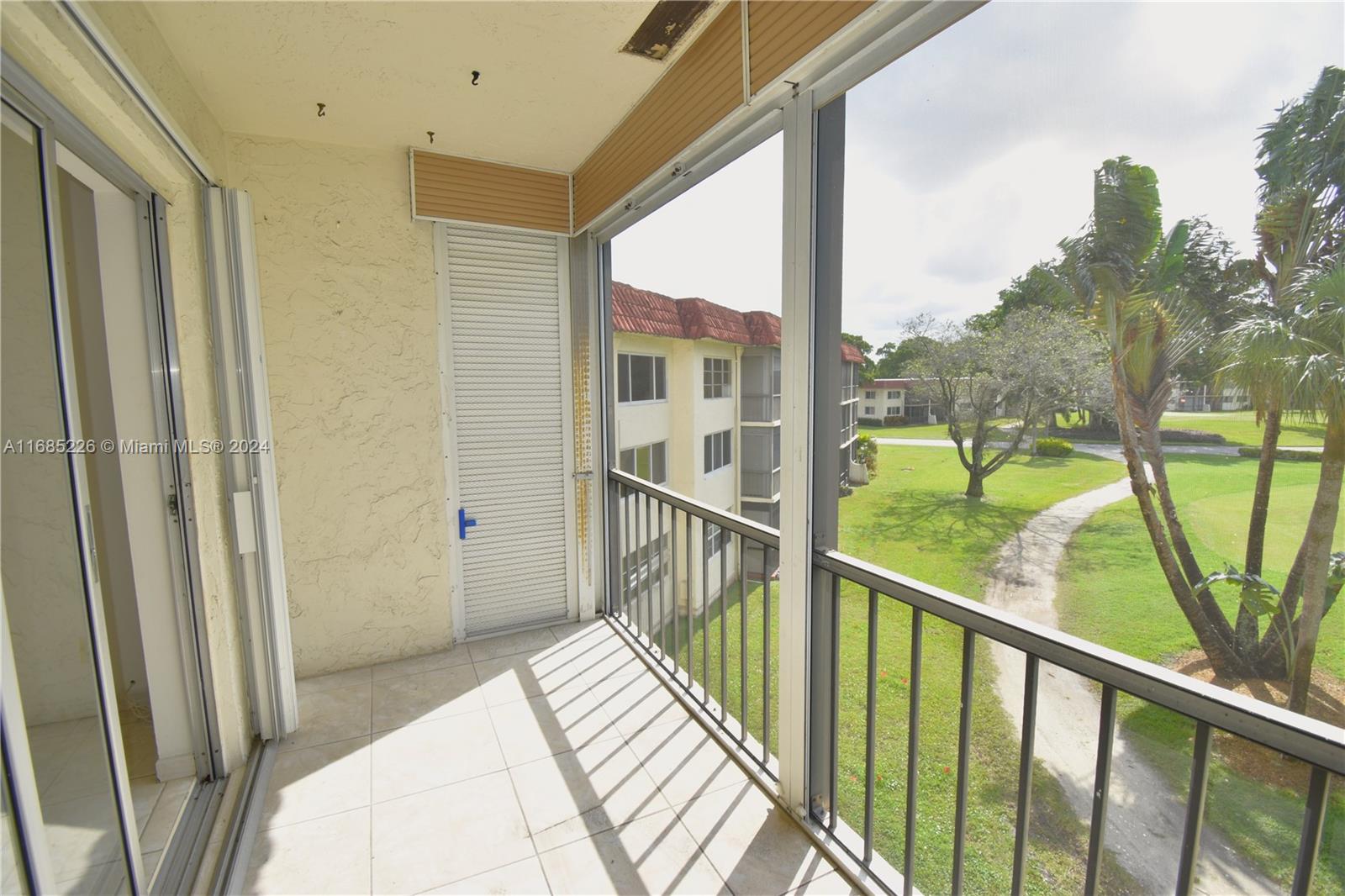 411 S Hollybrook Dr #305, Pembroke Pines, Florida image 12