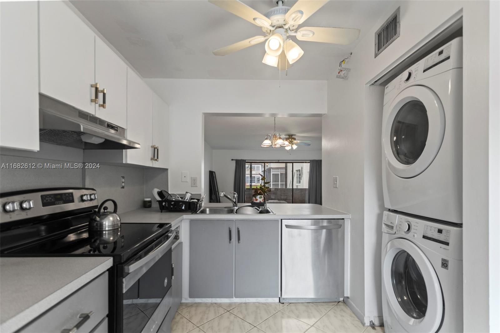 312 W Laurel Dr #1403, Margate, Florida image 2