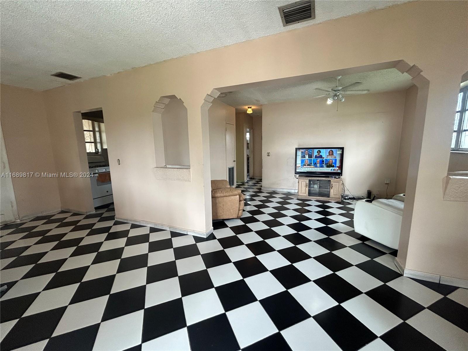 301 W 30th St, Hialeah, Florida image 11