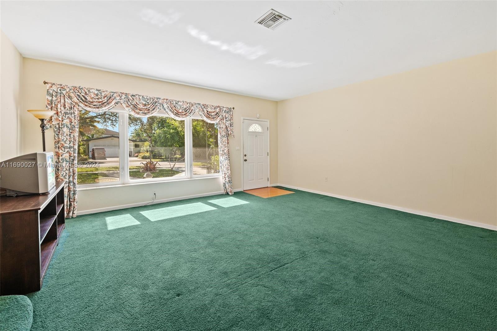 1103 Robin Ave, Miami Springs, Florida image 7