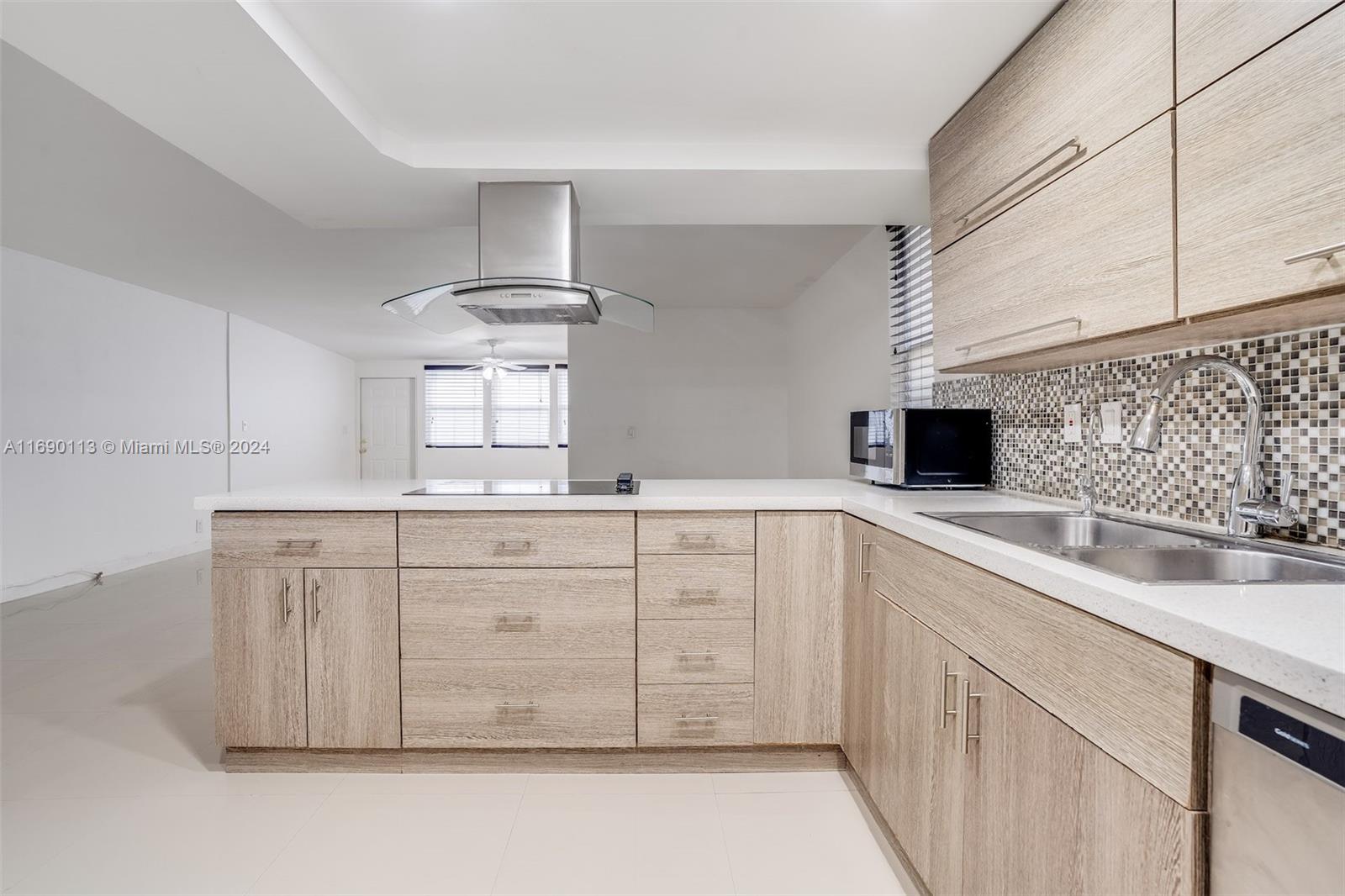 20350 W Country Club Dr #120-4, Aventura, Florida image 2