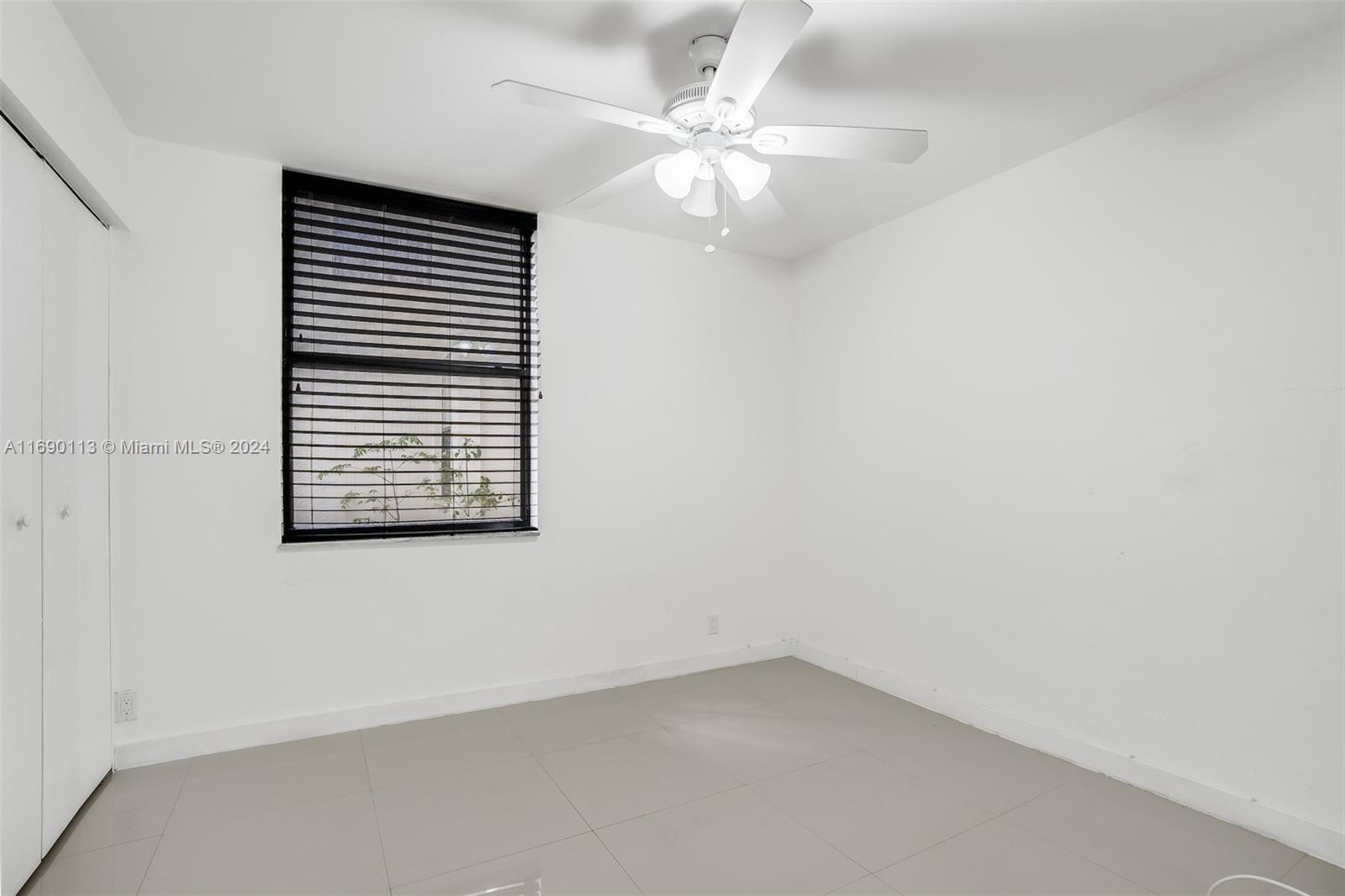 20350 W Country Club Dr #120-4, Aventura, Florida image 23