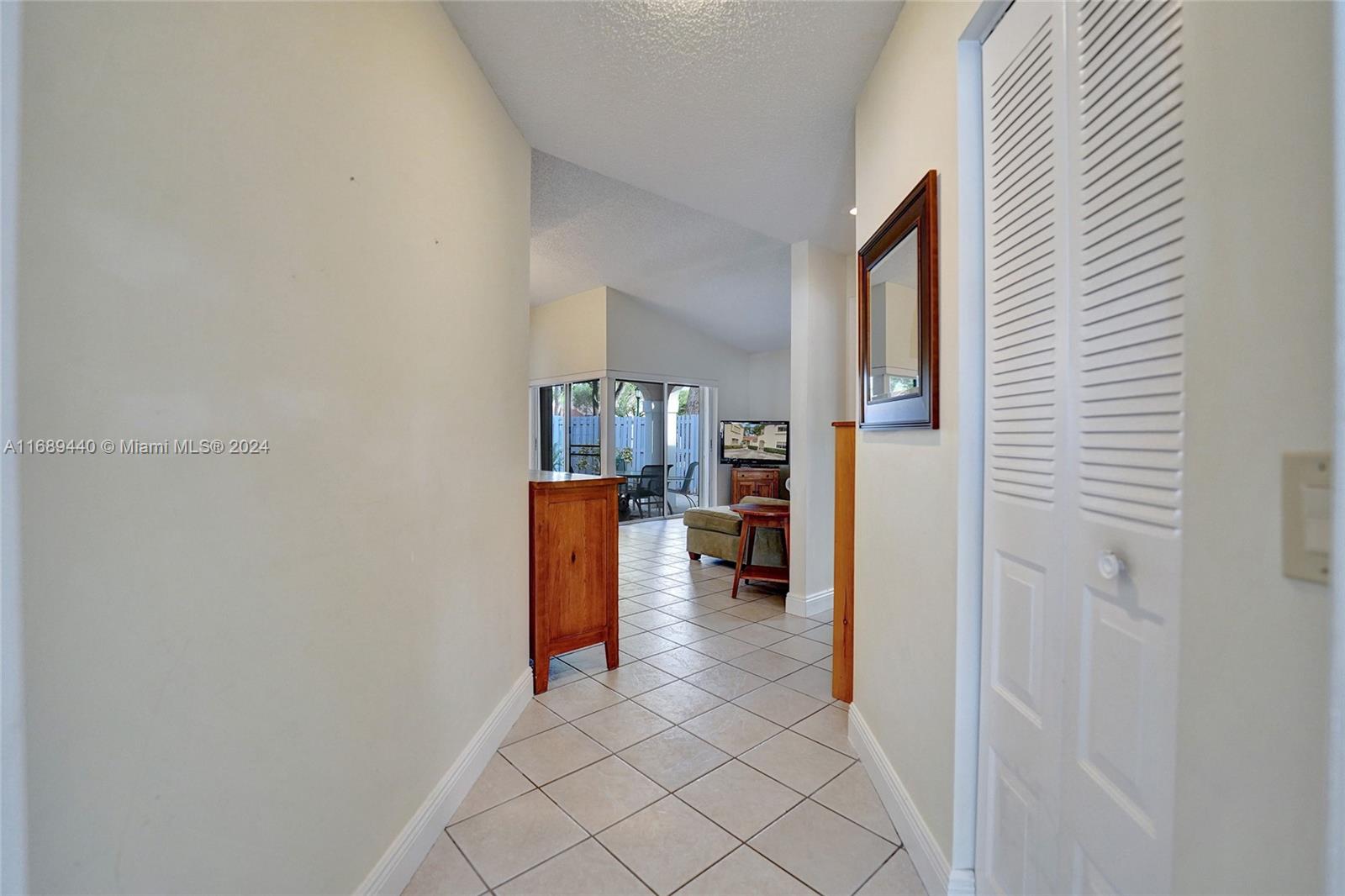 1364 Cottonwood Cir, Weston, Florida image 32