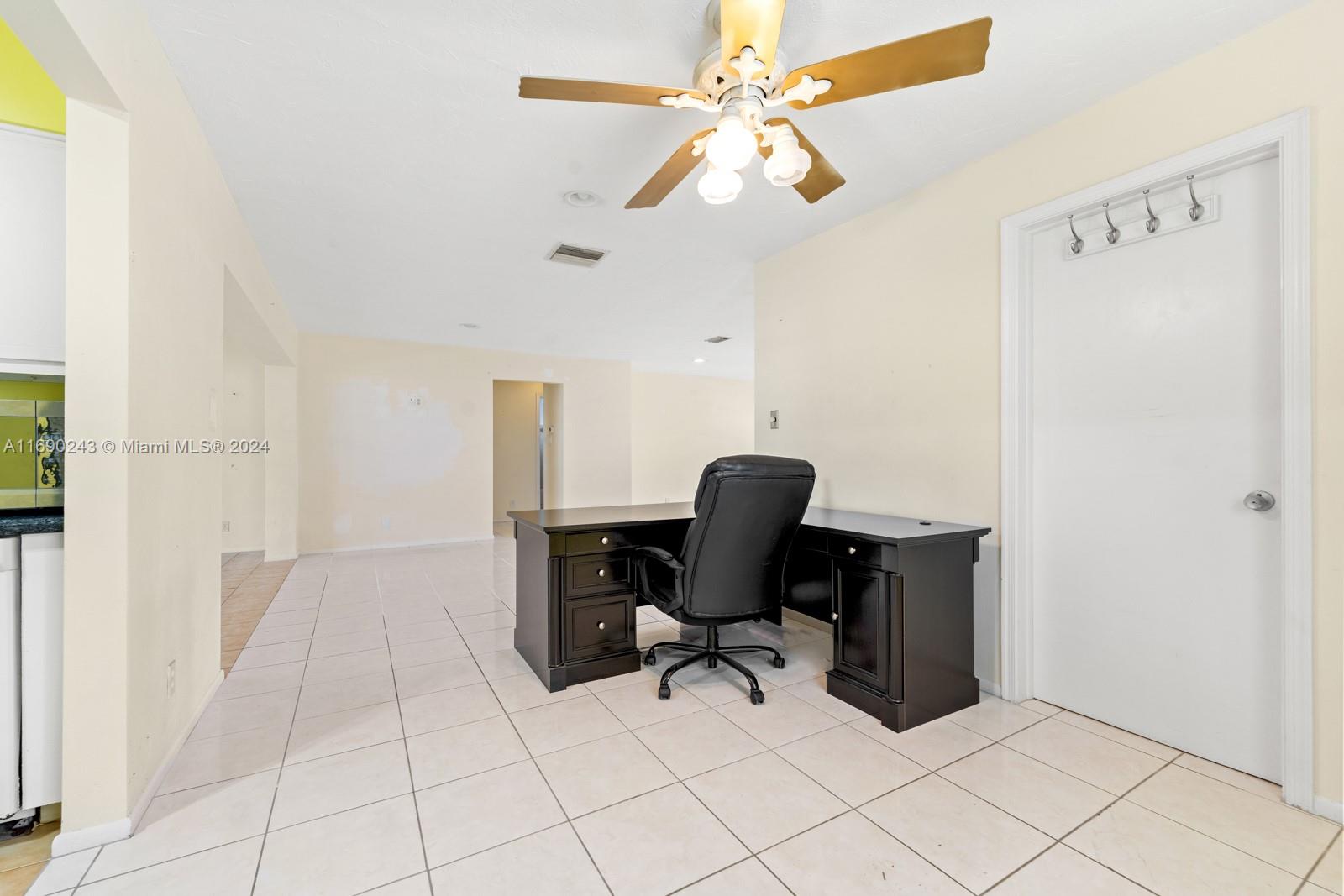 6607 NW 73rd St, Tamarac, Florida image 11