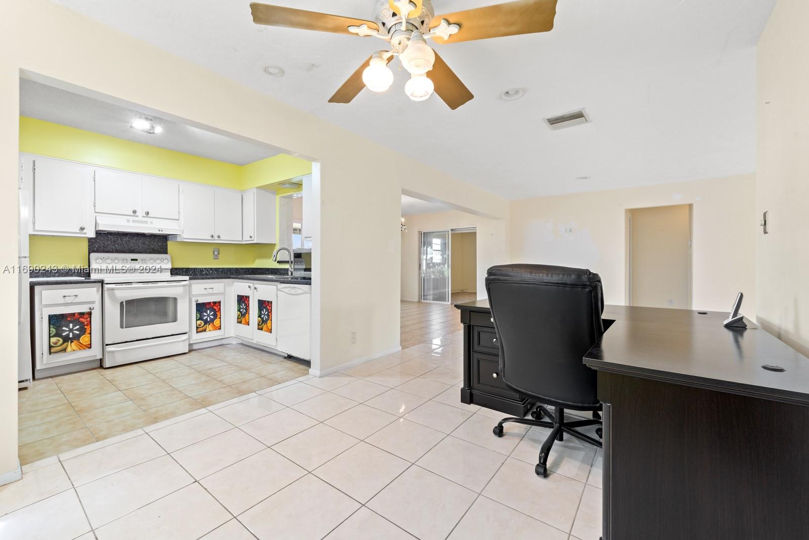 6607 NW 73rd St, Tamarac, Florida image 12