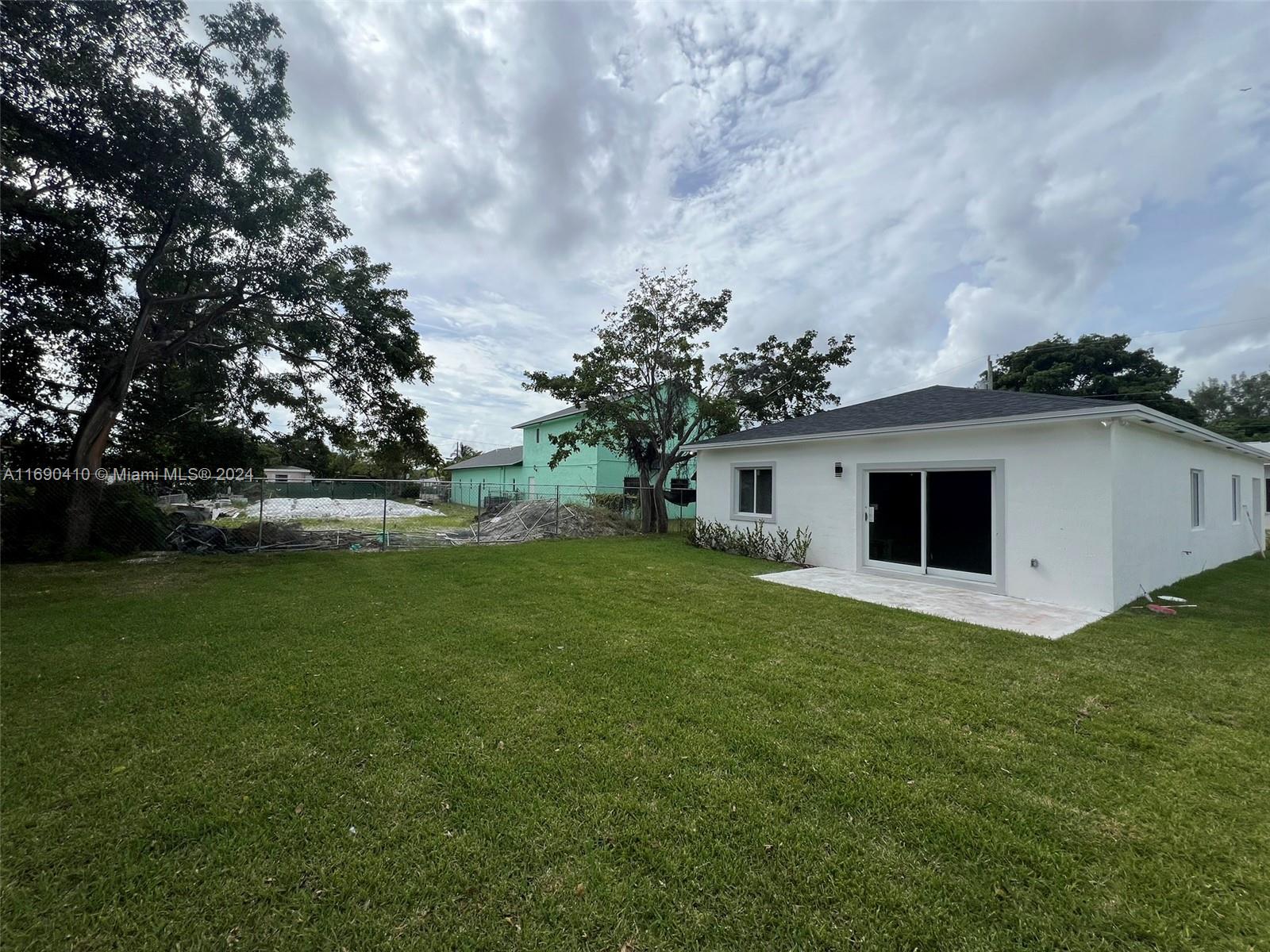 910 NW 4th Ave, Hallandale Beach, Florida image 12