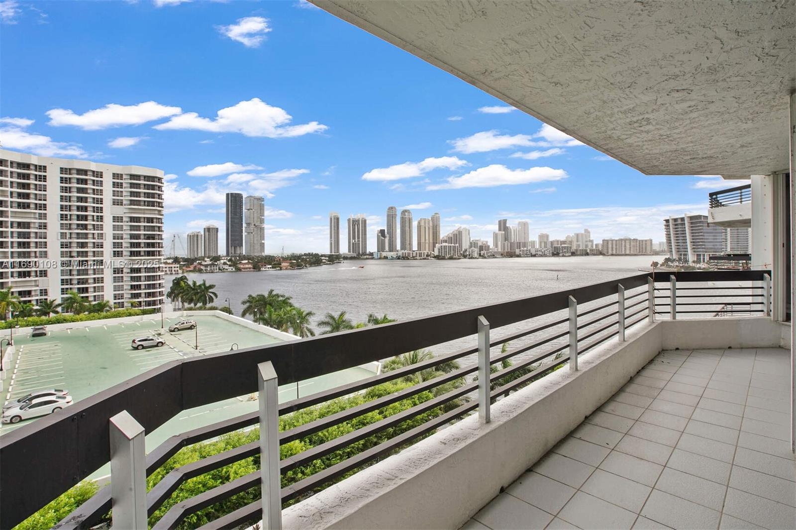 3530 Mystic Pointe Dr #914, Aventura, Florida image 32