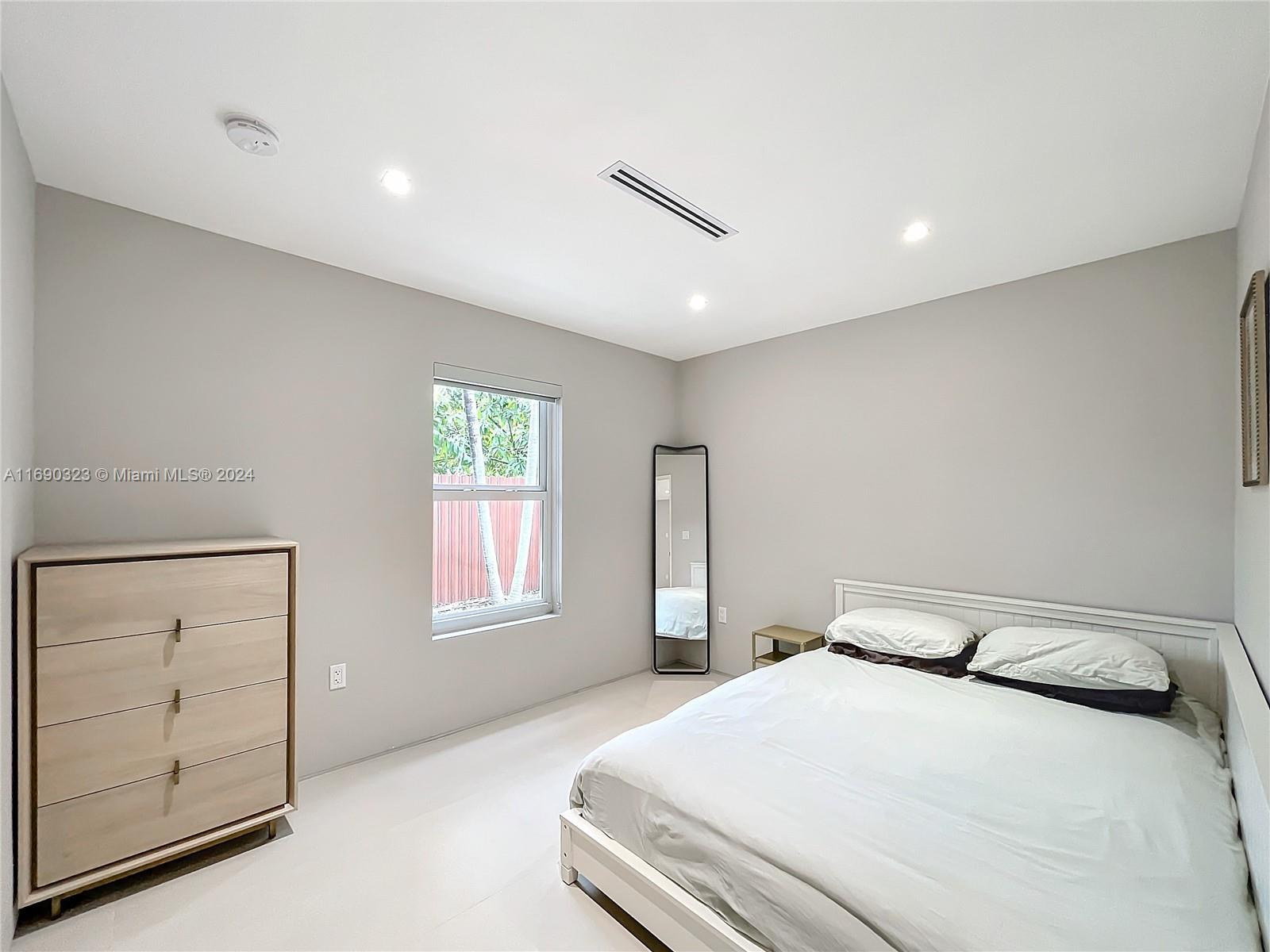 931 NE 140th St, North Miami, Florida image 30