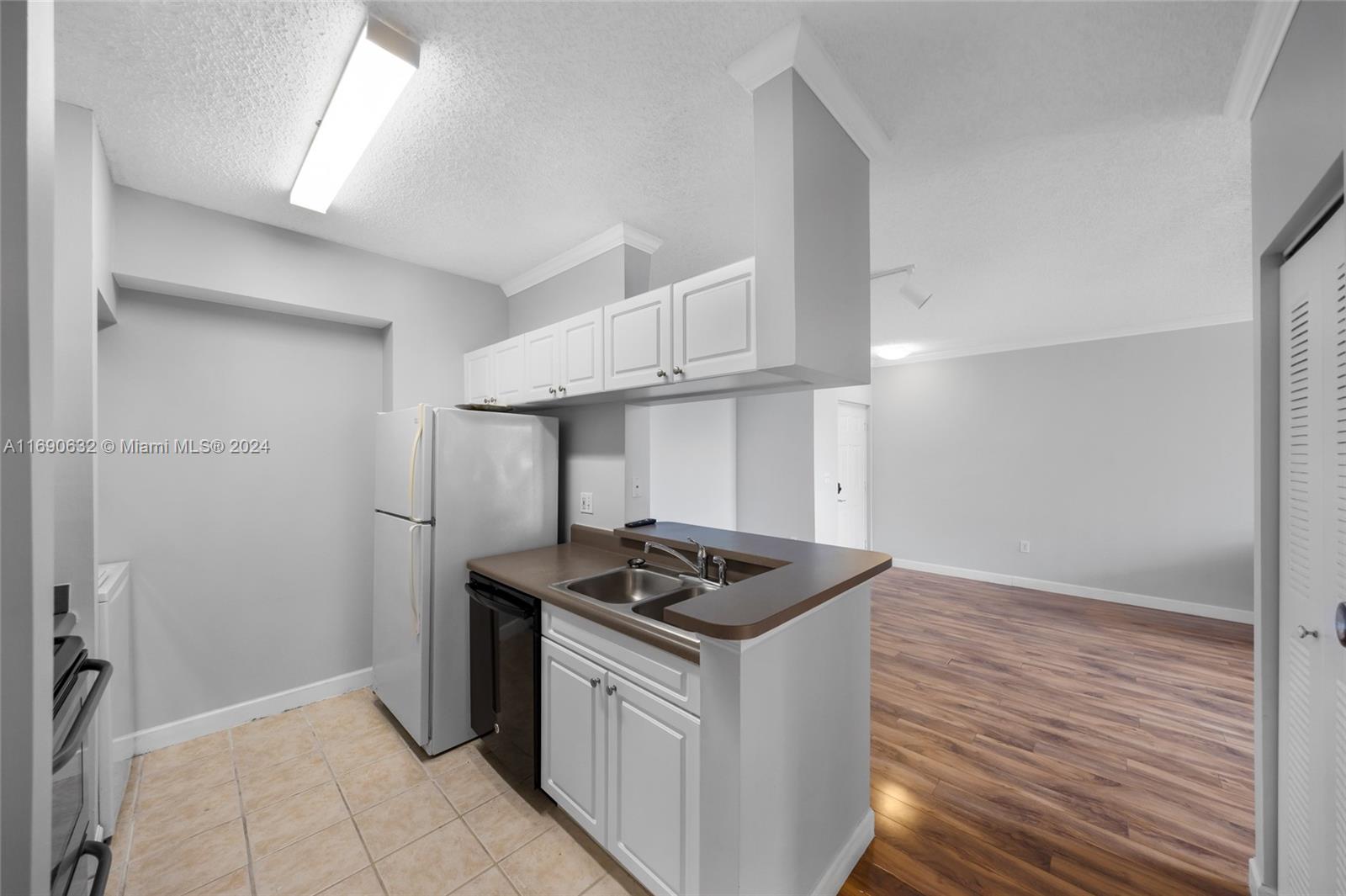 Listing Photo 12
