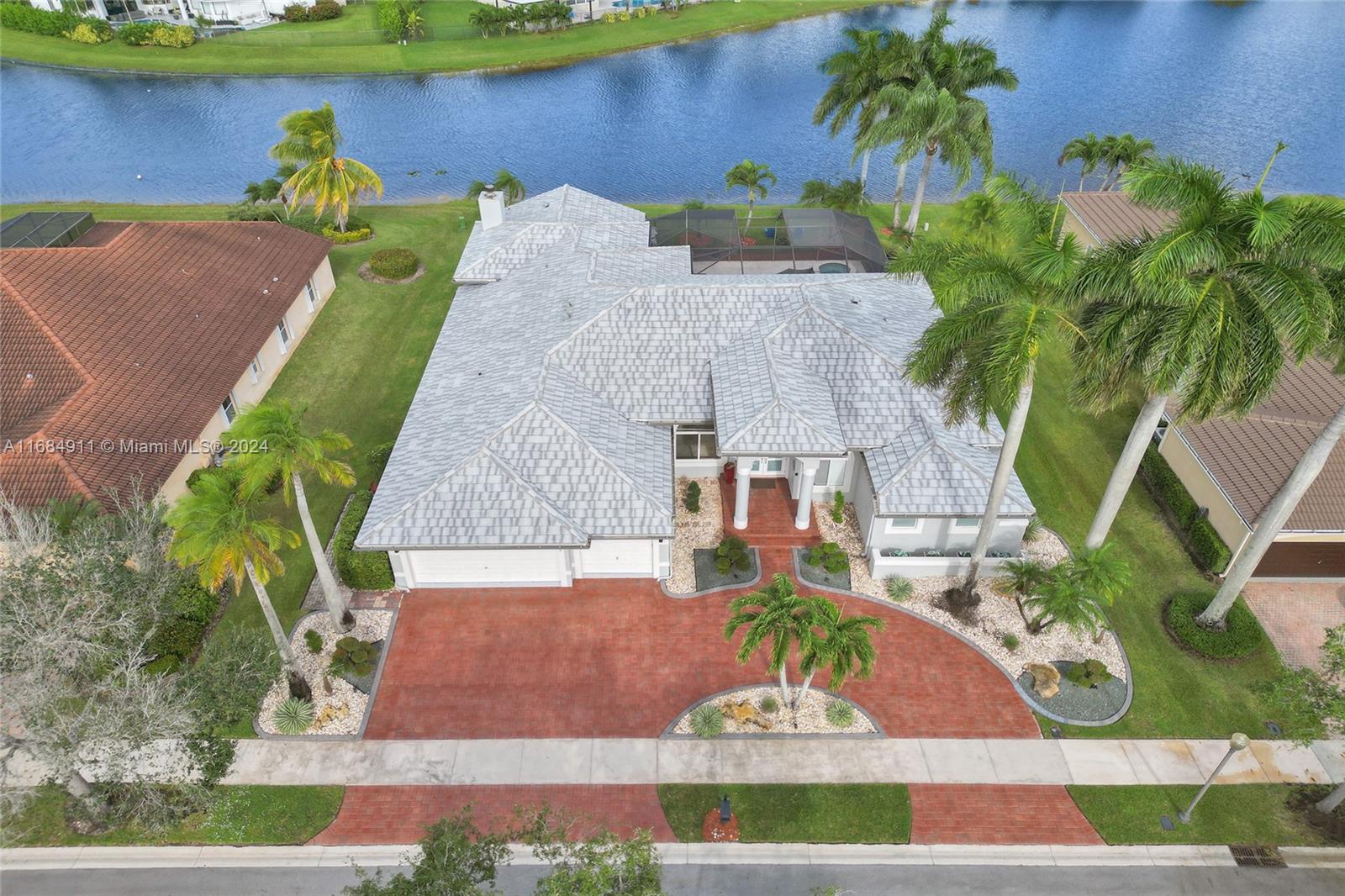 372 Mallard Drive, Weston, Florida image 2