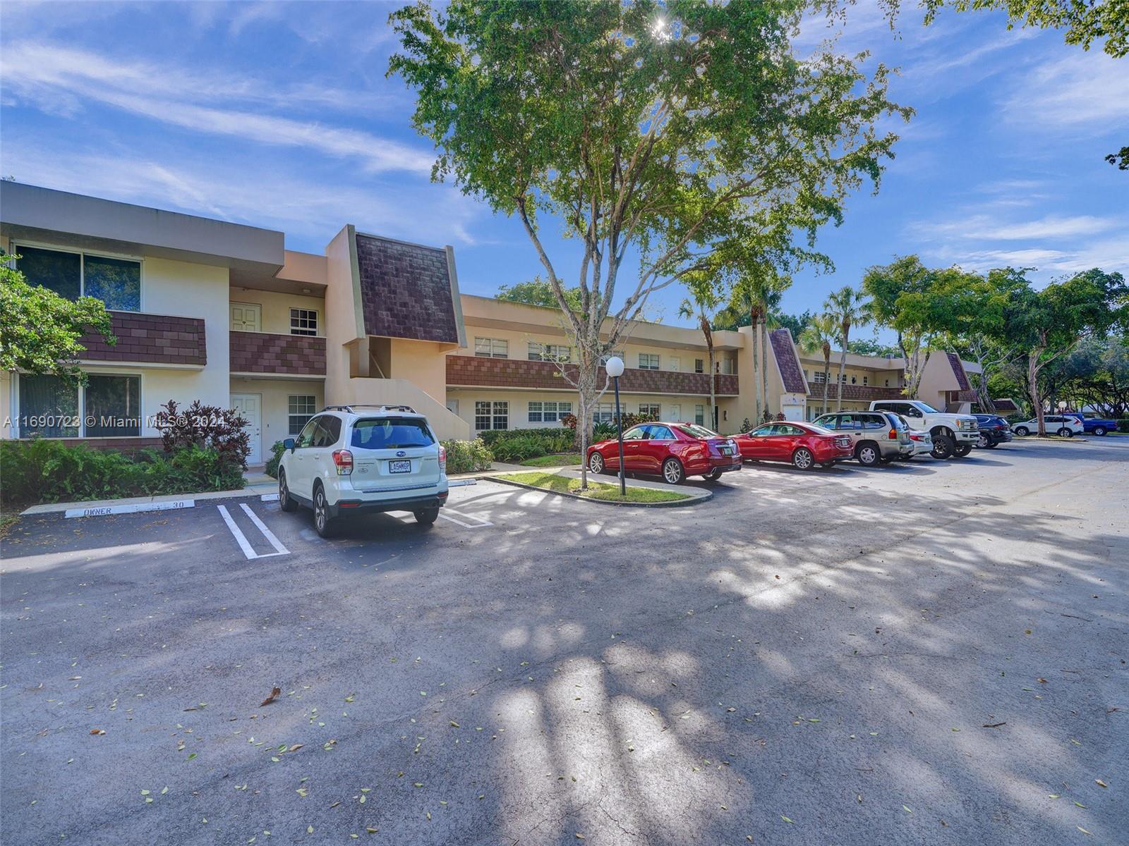 3700 Oaks Clubhouse Dr #203, Pompano Beach, Florida image 36