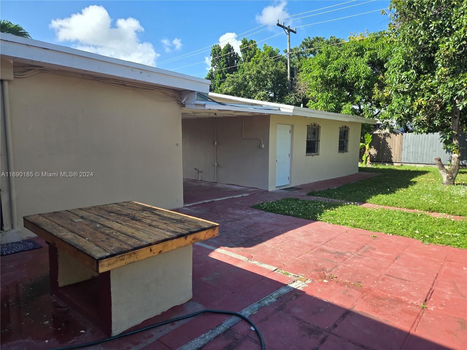 961 E 32nd St, Hialeah, Florida image 23