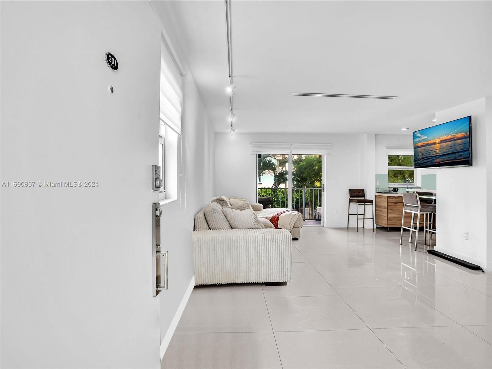 750 Michigan Ave #201, Miami Beach, Florida image 3