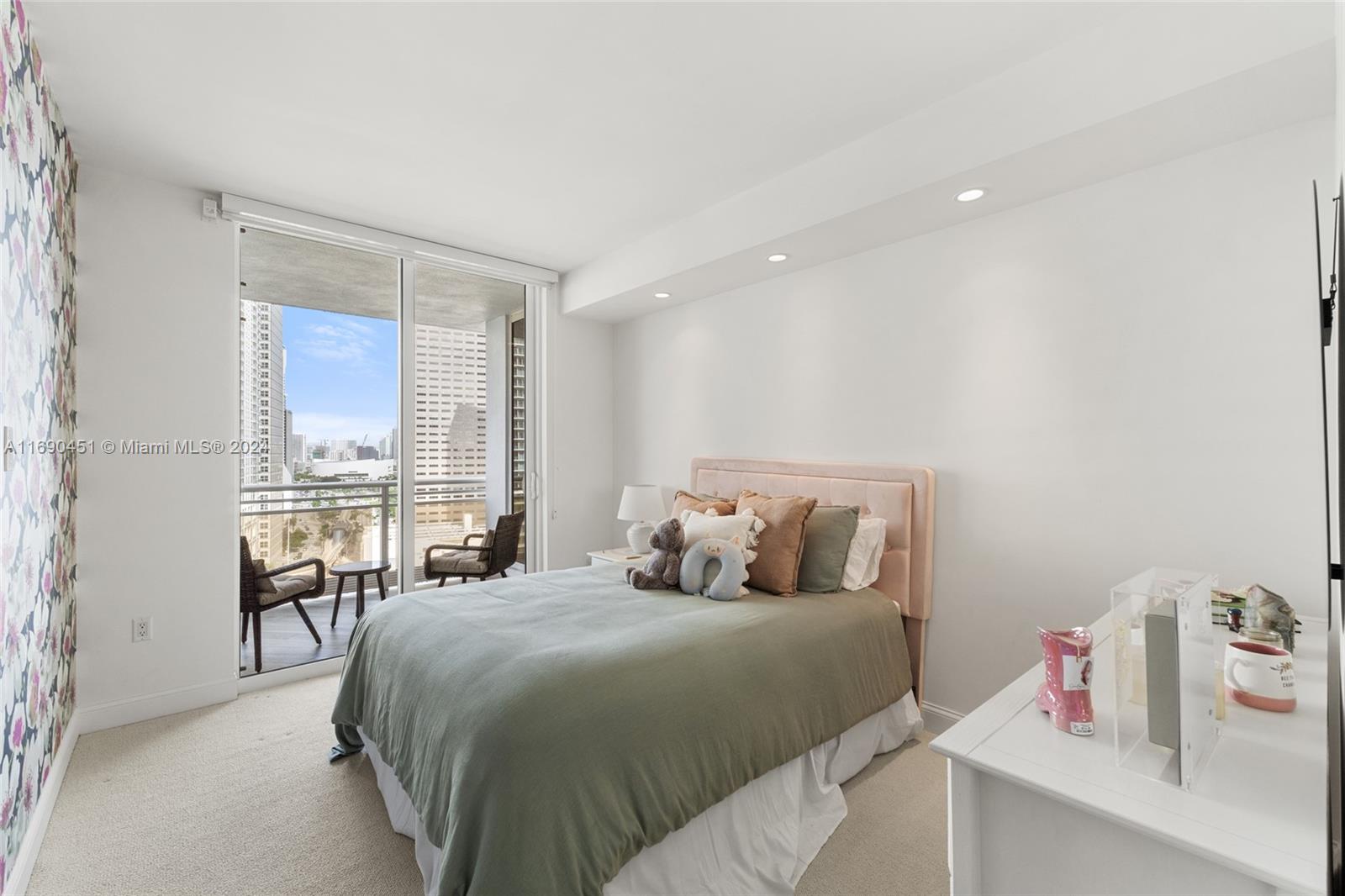 901 Brickell Key Blvd #2106, Miami FL 33131