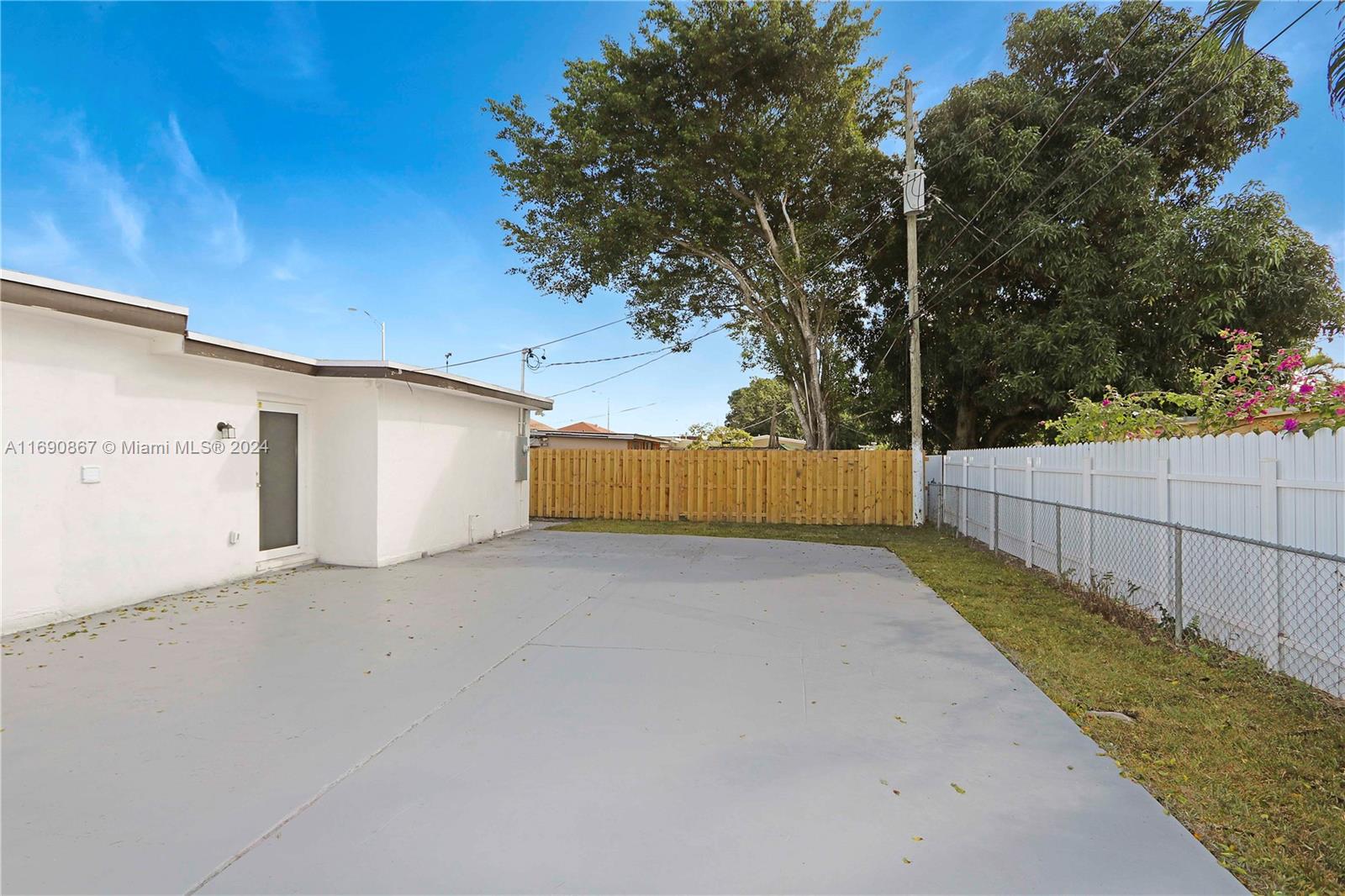 720 NE 2nd Pl, Hialeah, Florida image 19