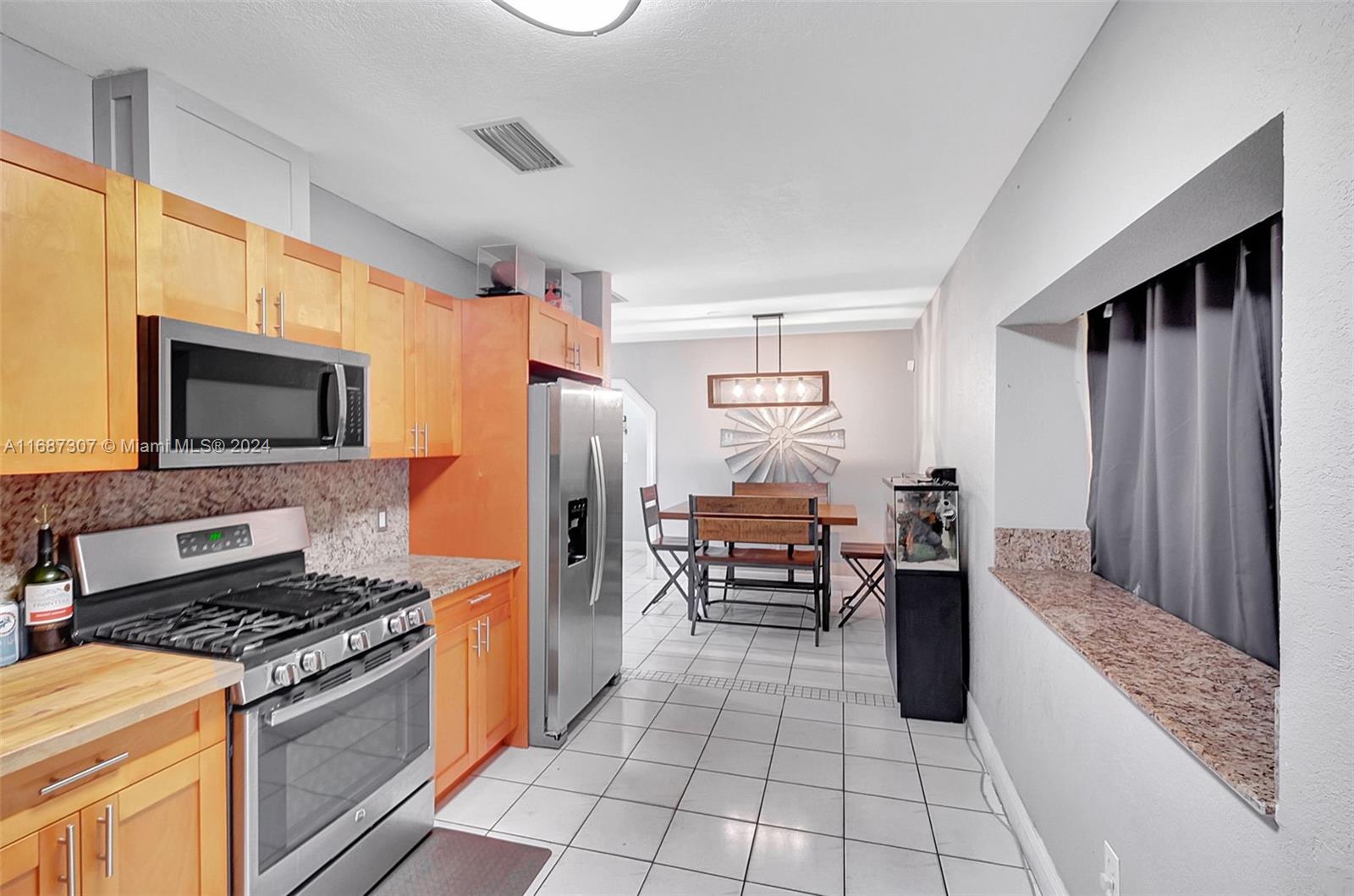 915 W 65th St, Hialeah, Florida image 11