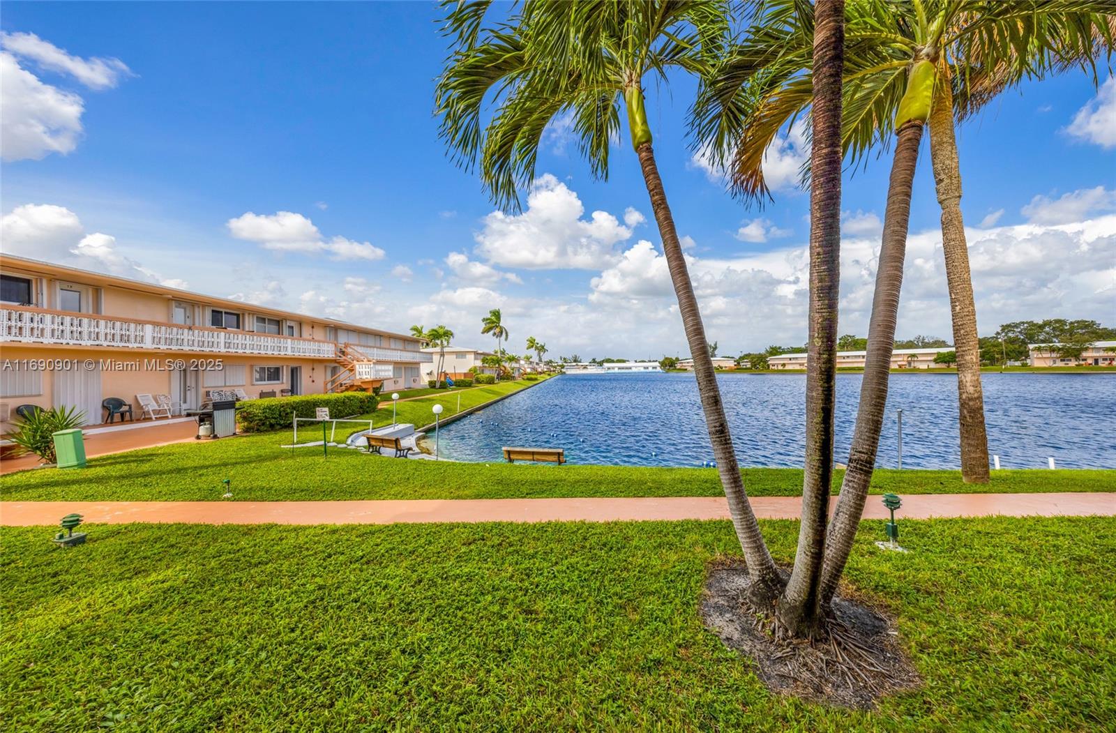 1050 SW 11th St #1L, Hallandale Beach, Florida image 2