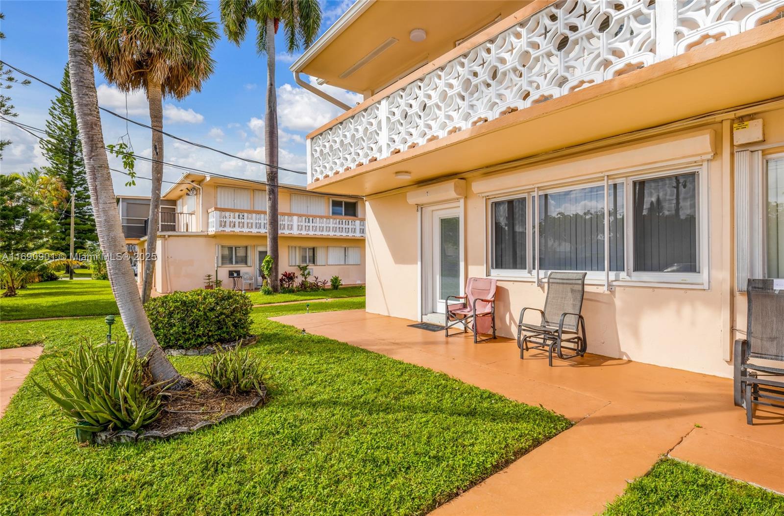1050 SW 11th St #1L, Hallandale Beach, Florida image 3
