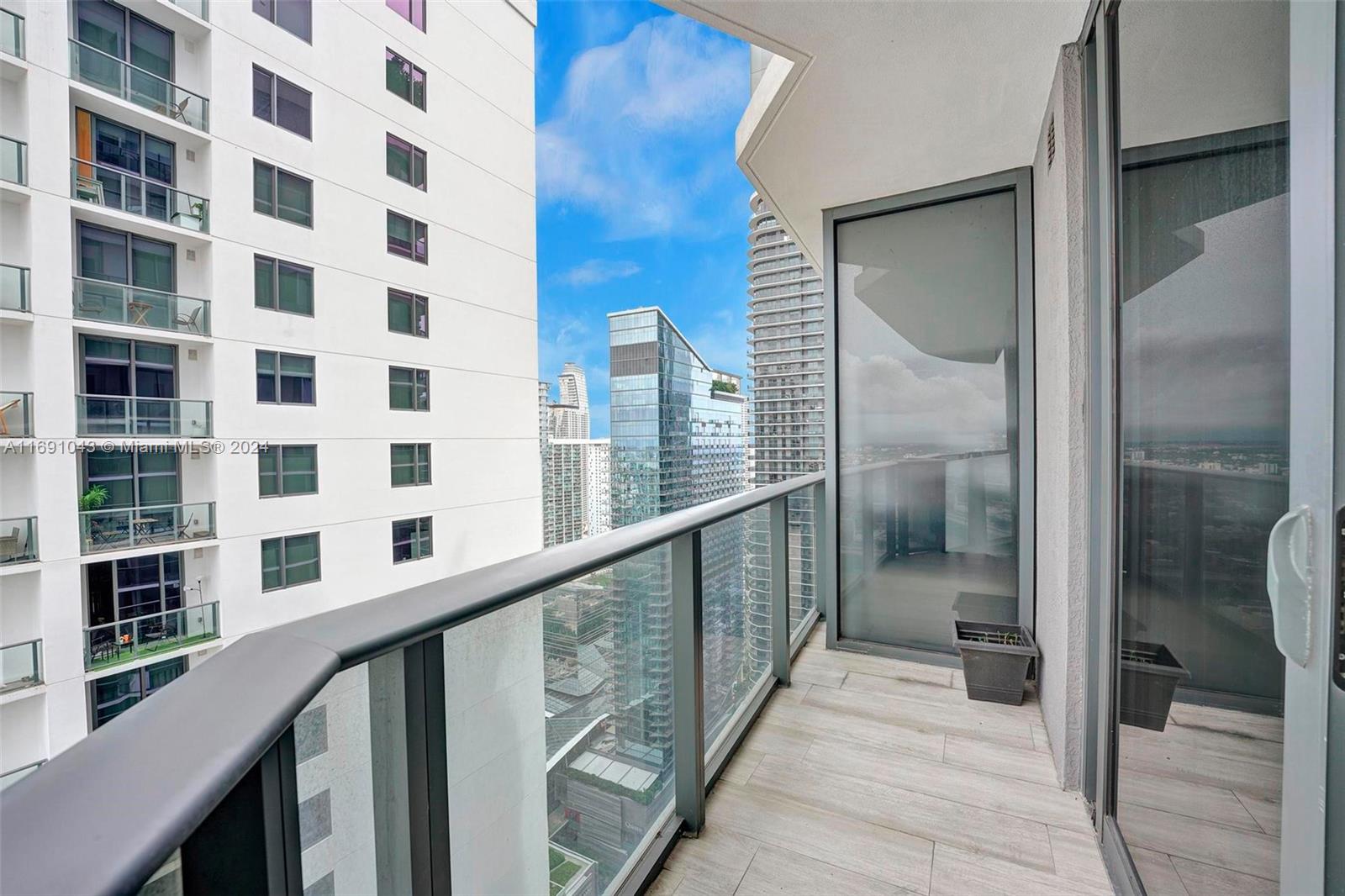 55 SW 9th St #4008, Miami FL 33130