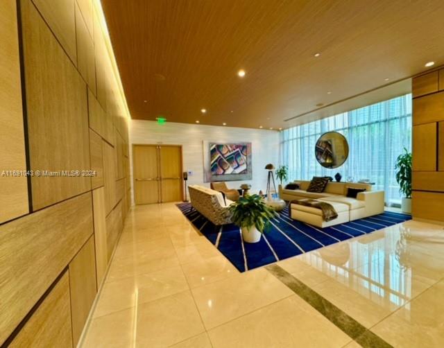 55 SW 9th St #4008, Miami FL 33130