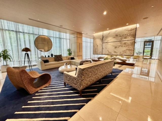 55 SW 9th St #4008, Miami FL 33130