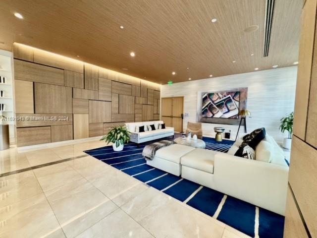 55 SW 9th St #4008, Miami FL 33130