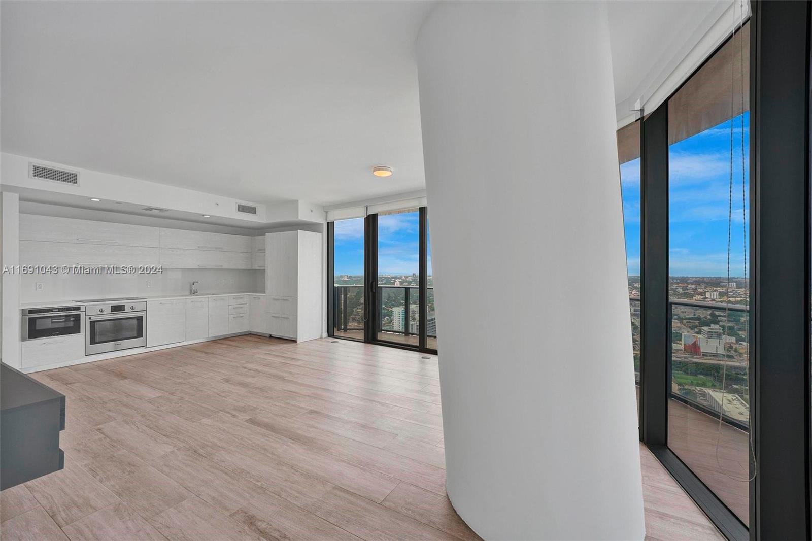 55 SW 9th St #4008, Miami FL 33130