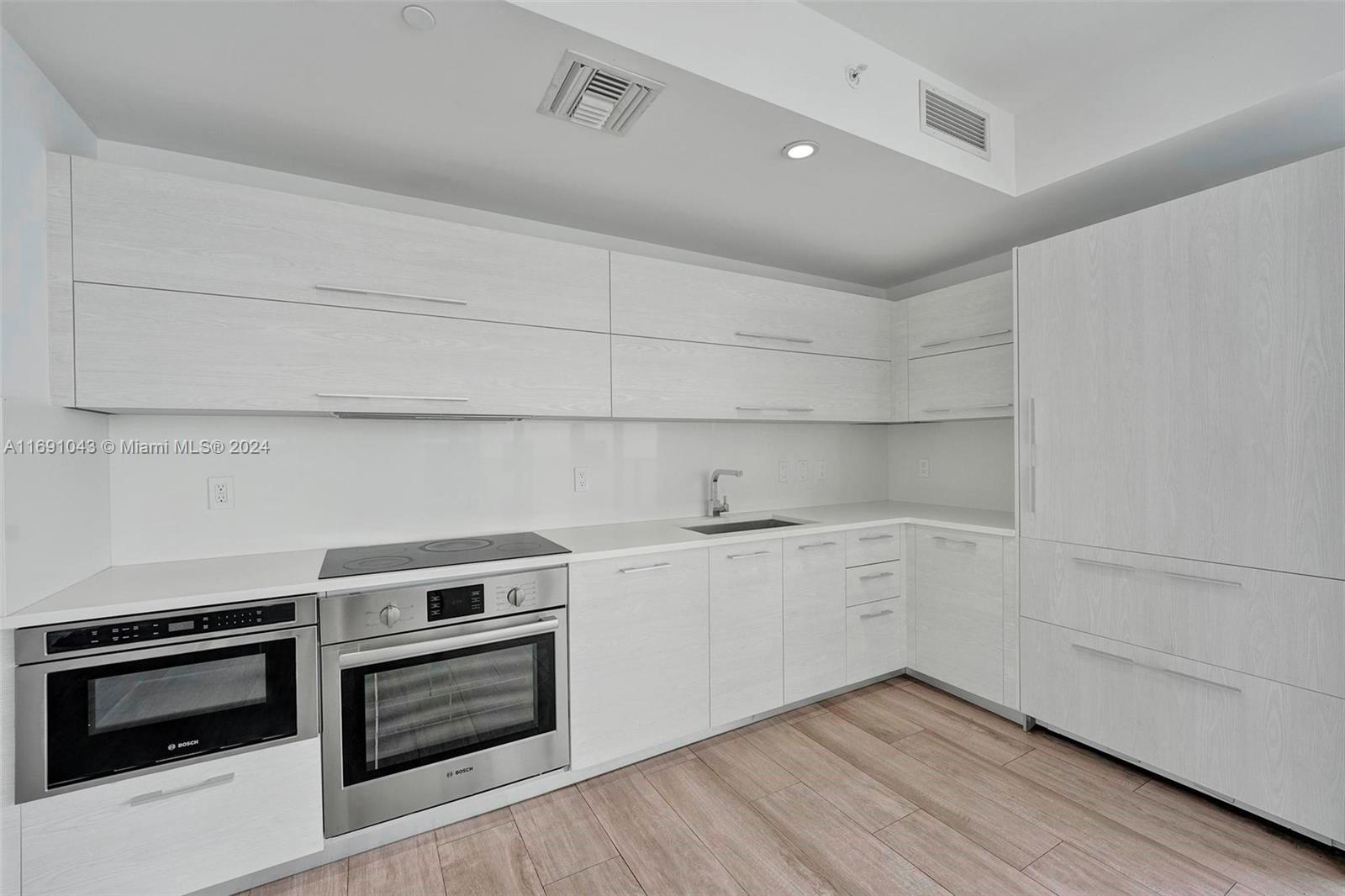 55 SW 9th St #4008, Miami FL 33130