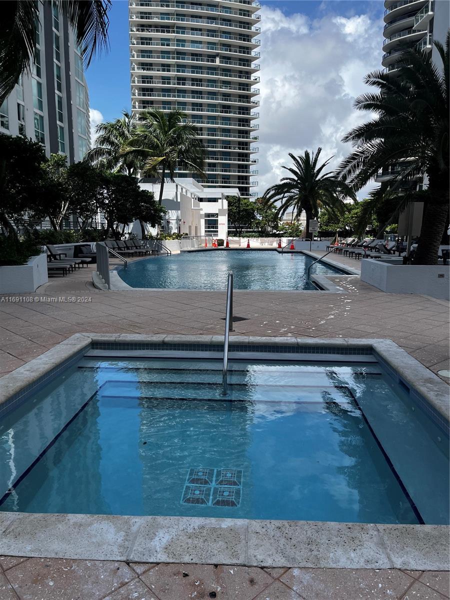 1060 Brickell Ave #1707, Miami FL 33131