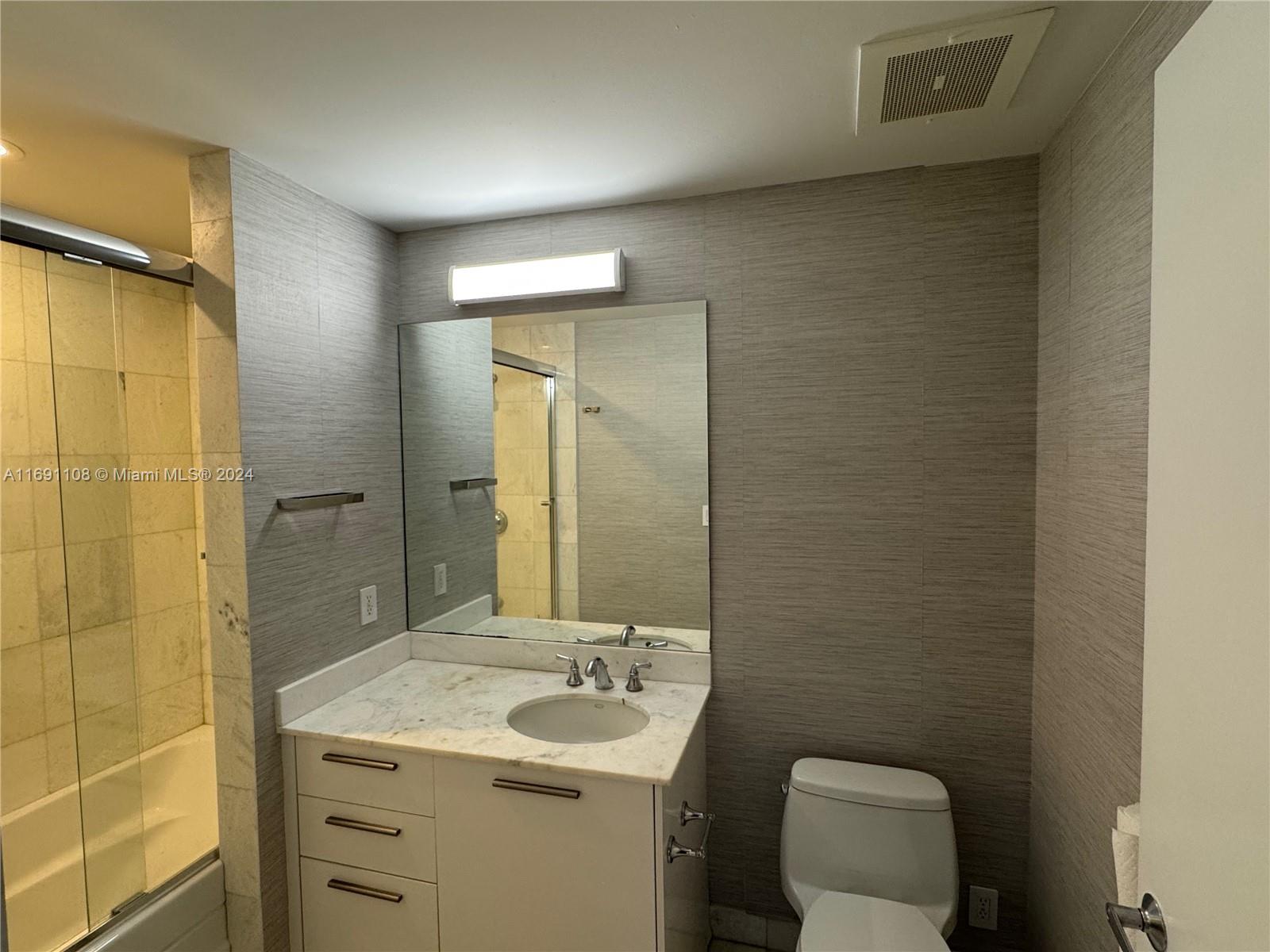 1060 Brickell Ave #1707, Miami FL 33131