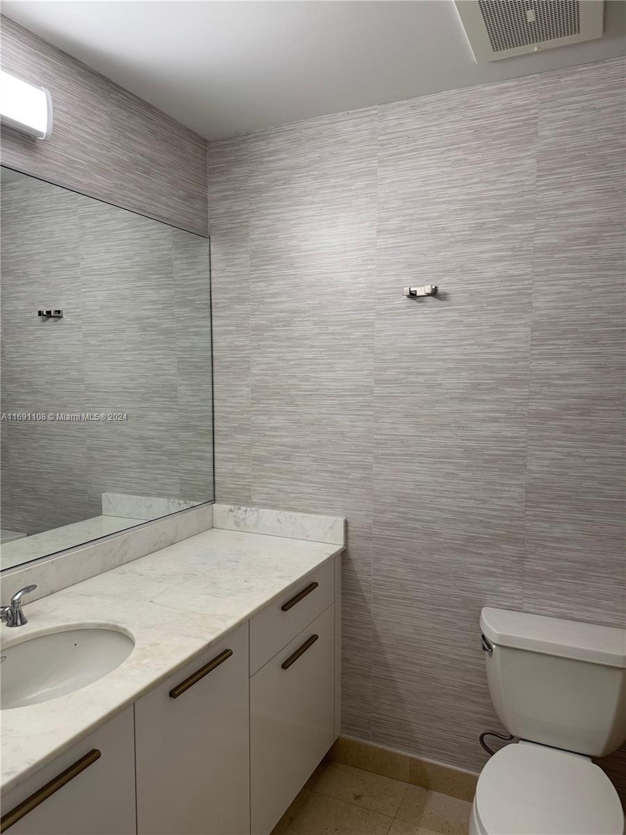 1060 Brickell Ave #1707, Miami FL 33131