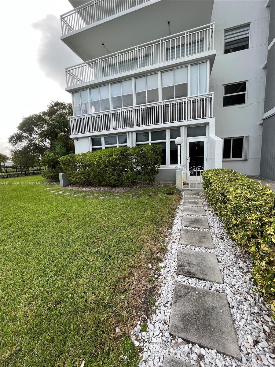 3800 Hillcrest Dr #102, Hollywood, Florida image 2