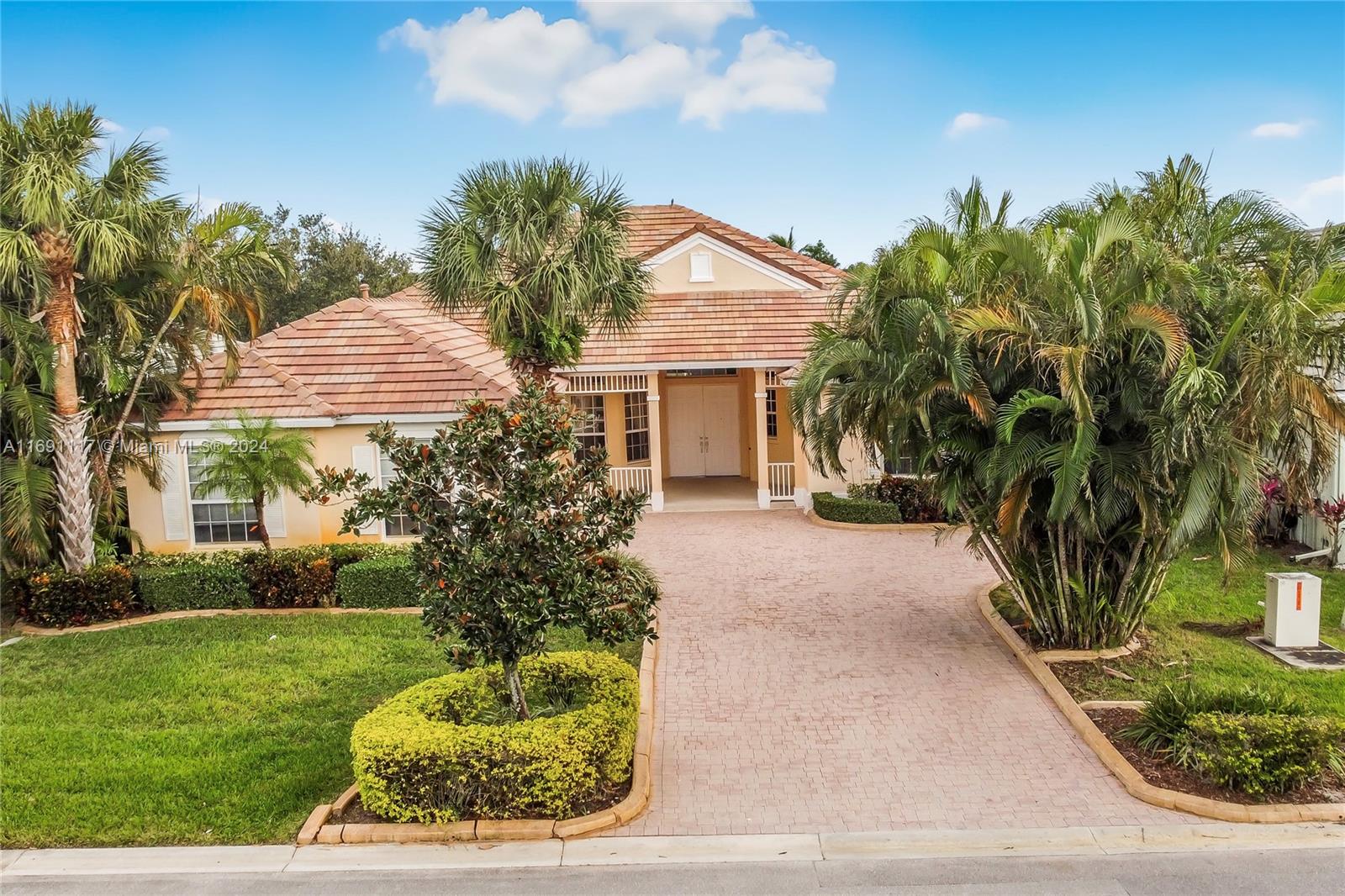 174 NW Magnolia Lakes Blvd