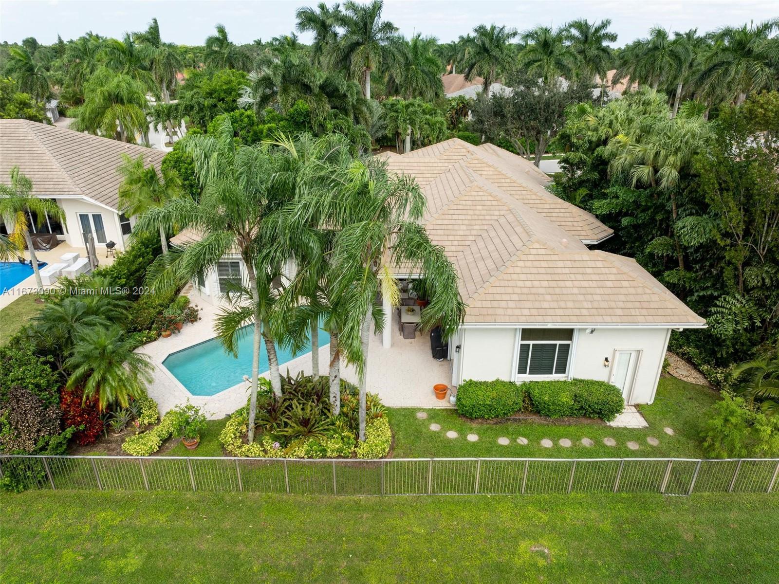 2520 Princeton Ct, Weston, Florida image 2