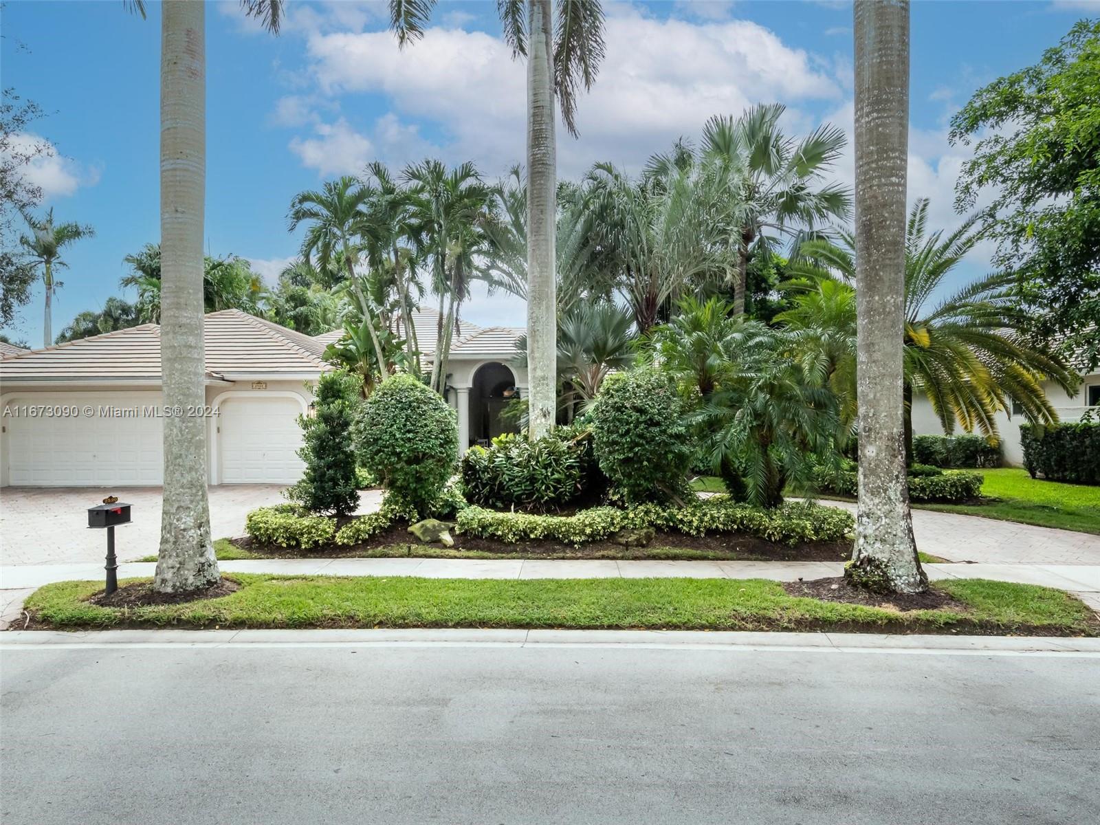 2520 Princeton Ct, Weston, Florida image 3