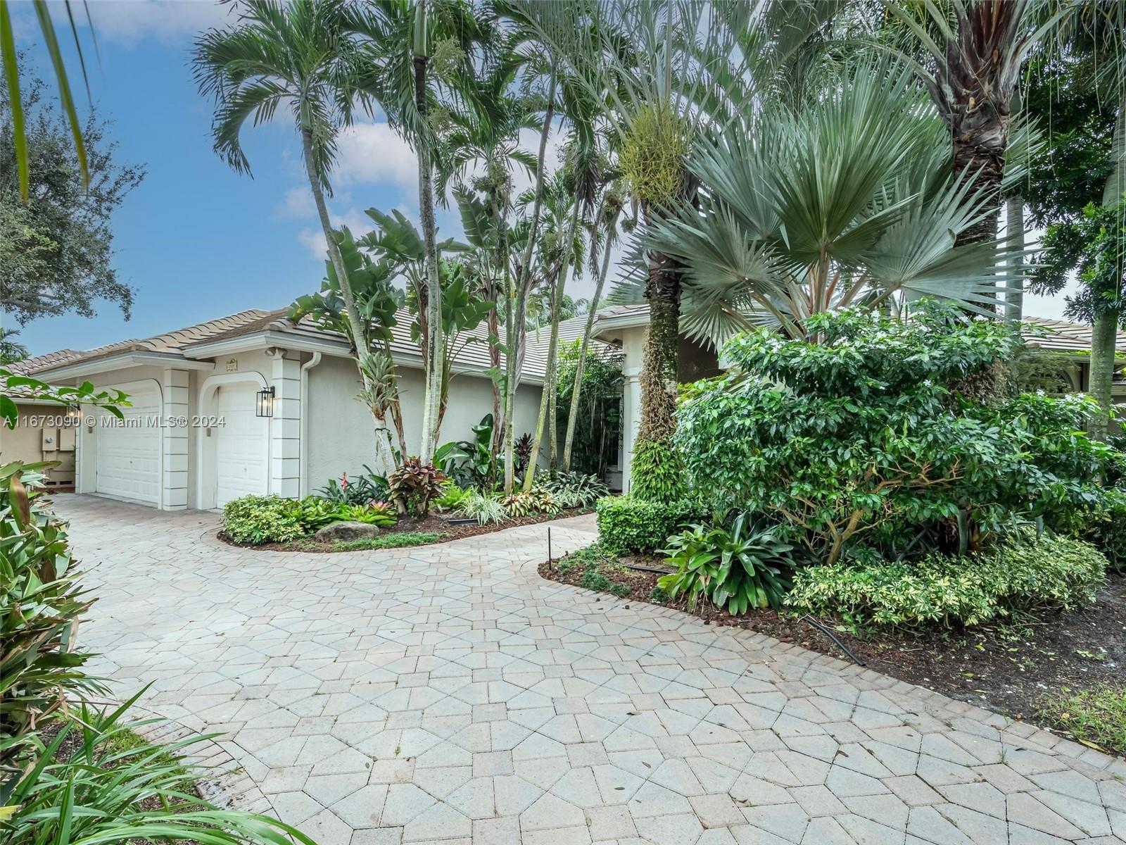 2520 Princeton Ct, Weston, Florida image 4