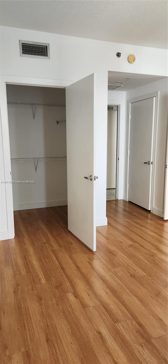 1060 Brickell Ave #1813, Miami FL 33131
