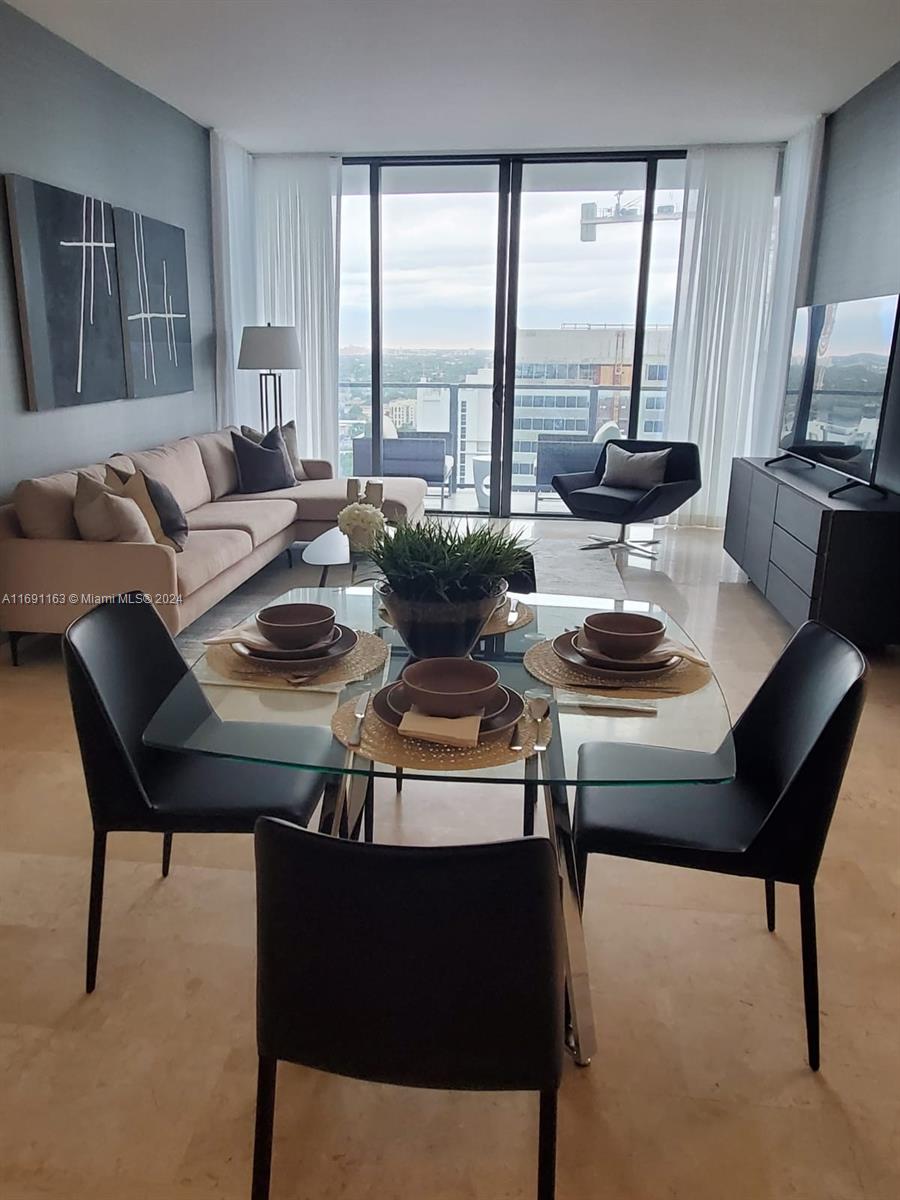 88 SW 7th St #2004, Miami FL 33130