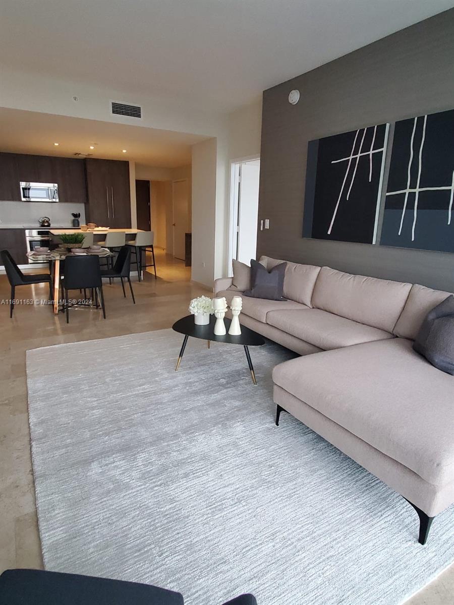 88 SW 7th St #2004, Miami FL 33130