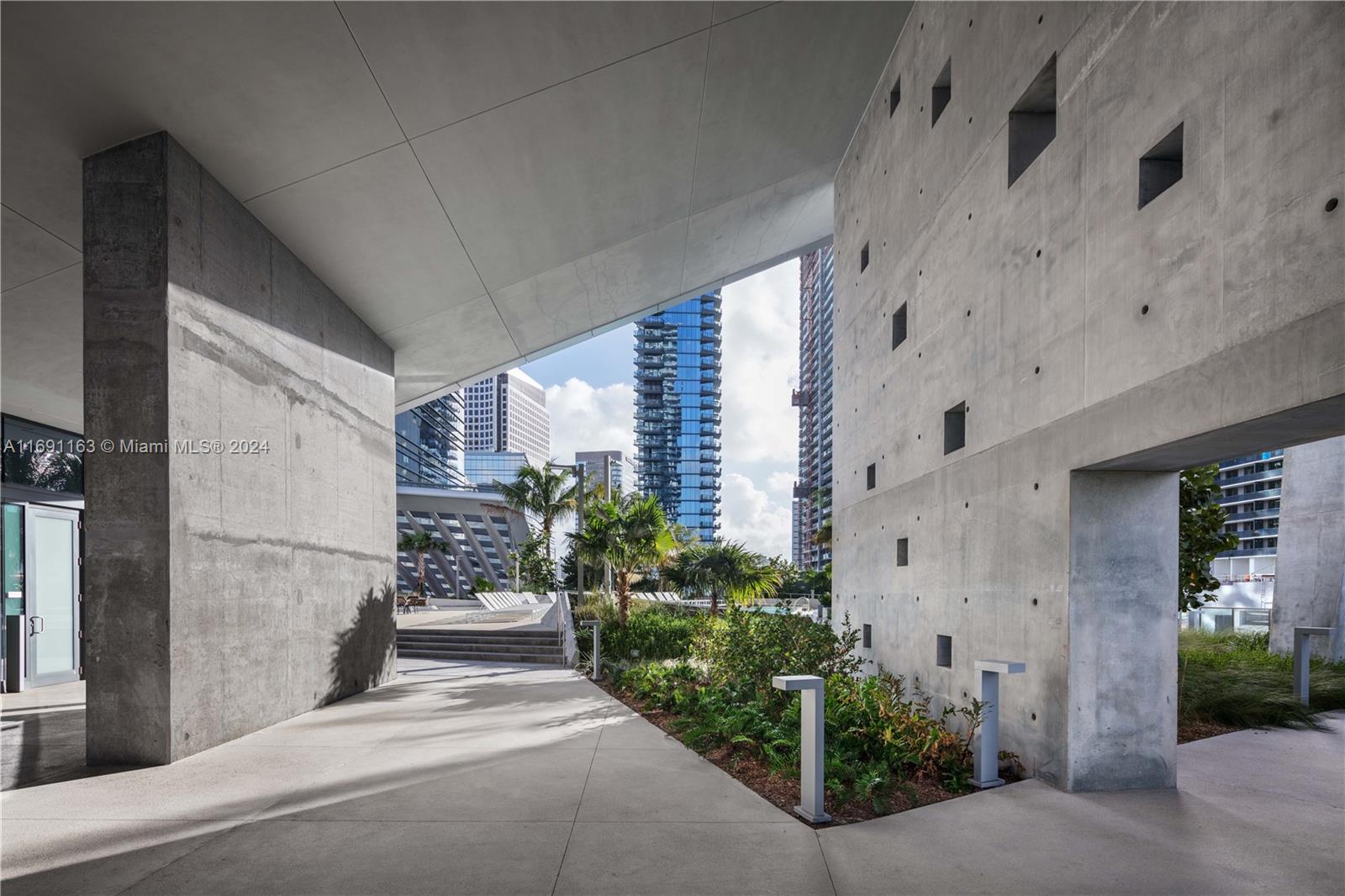 88 SW 7th St #2004, Miami FL 33130