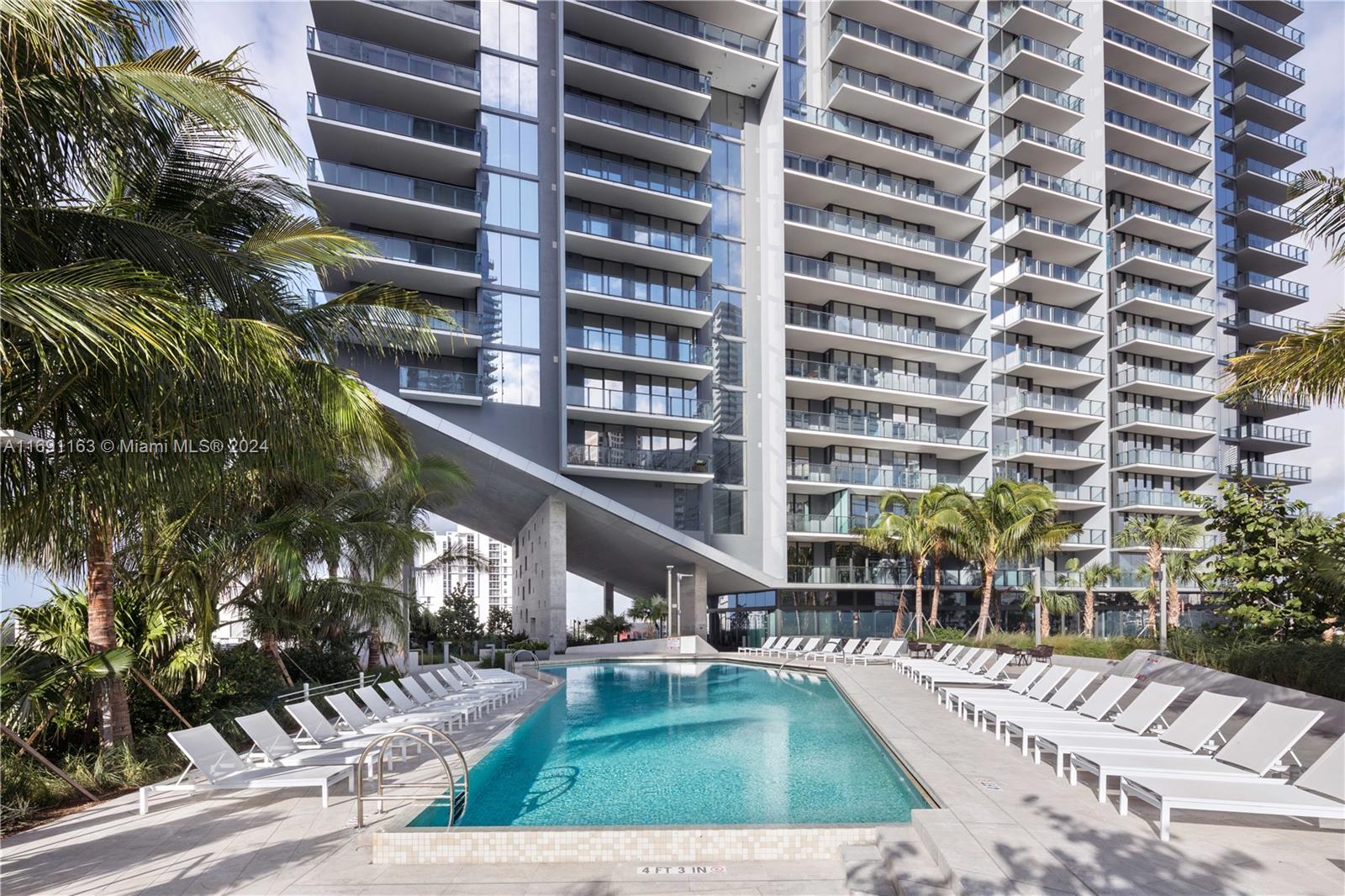 88 SW 7th St #2004, Miami FL 33130