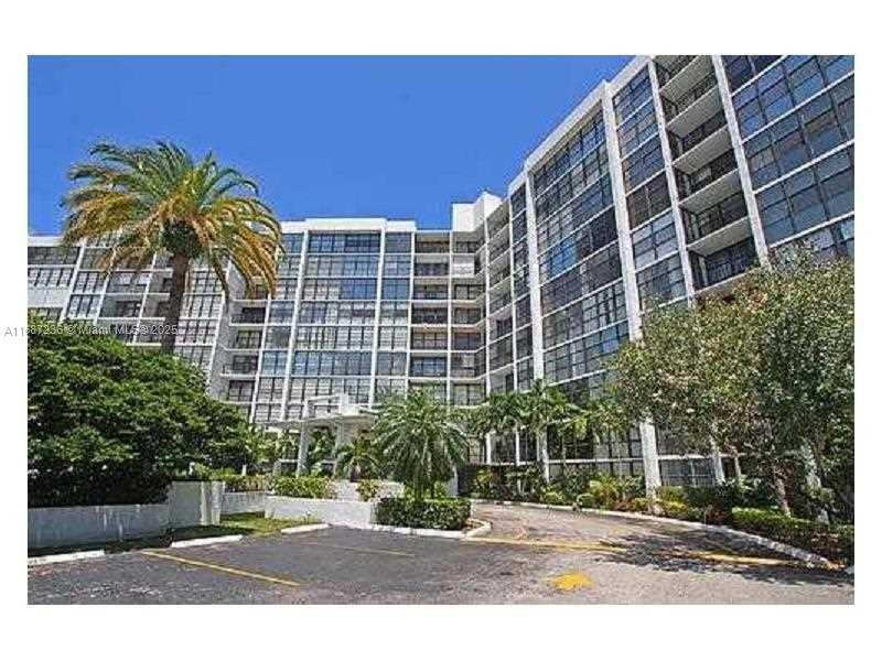 800 Parkview Dr #622, Hallandale Beach, Florida image 1