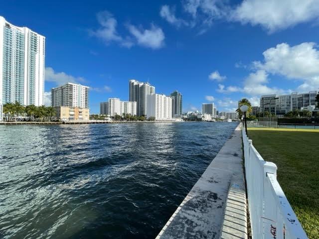 800 Parkview Dr #622, Hallandale Beach, Florida image 16