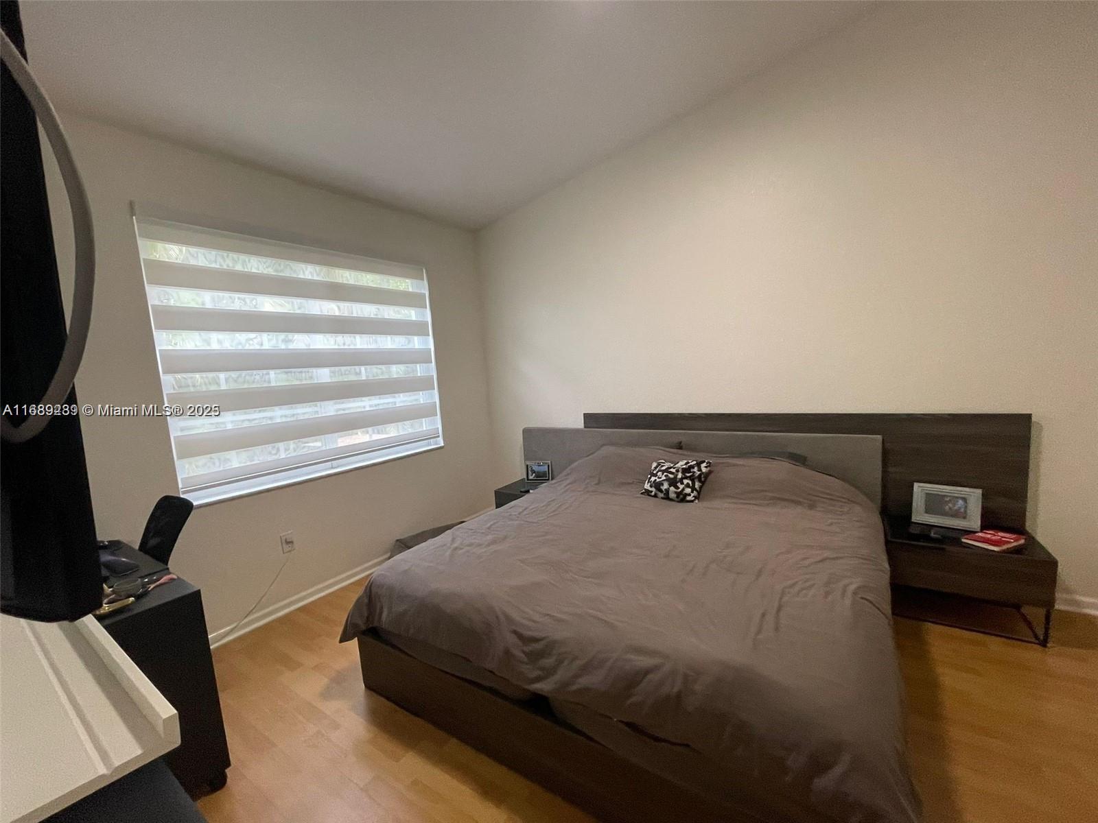 Listing Photo 11
