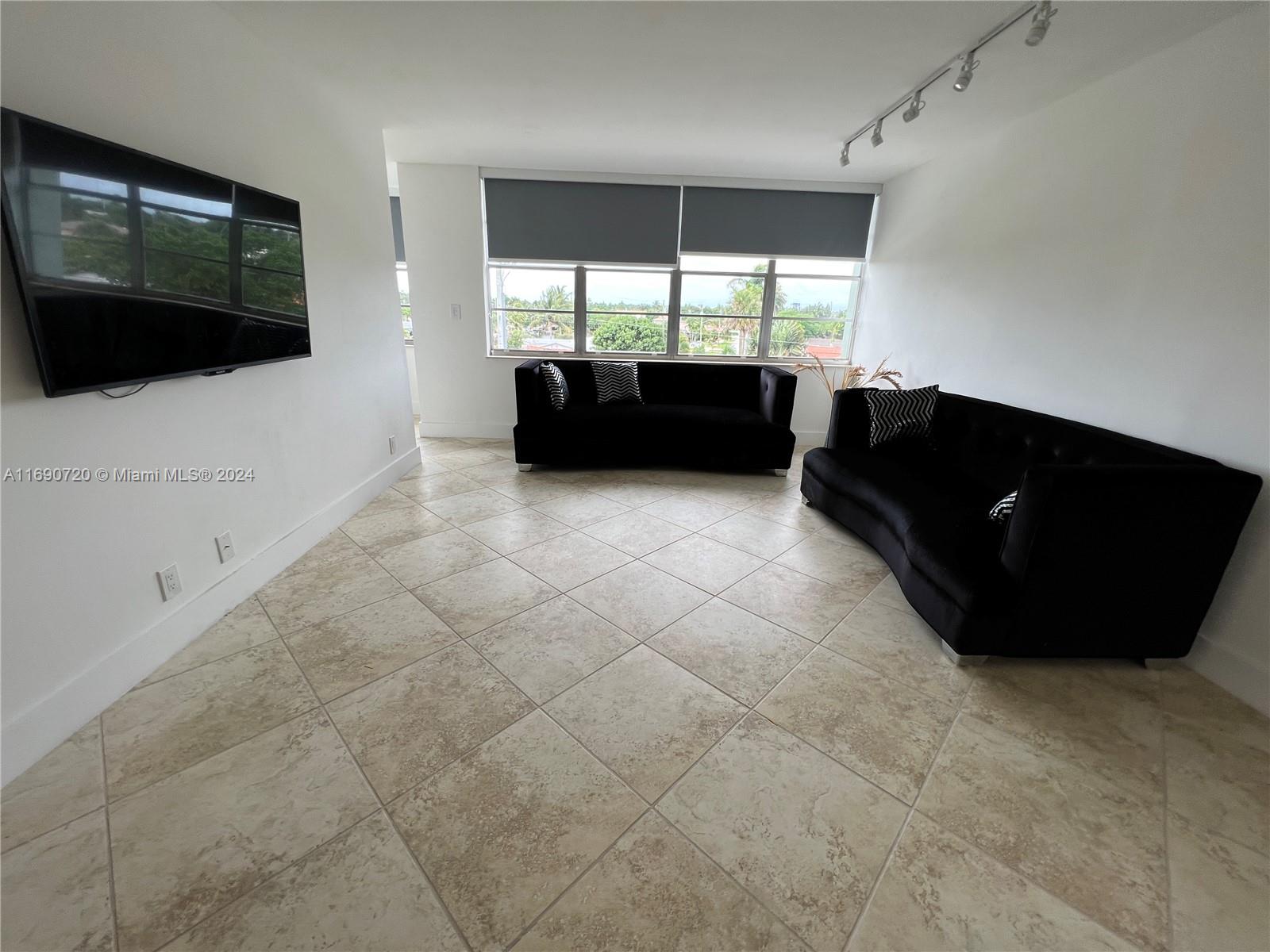 2741 Taft St #401, Hollywood, Florida image 18