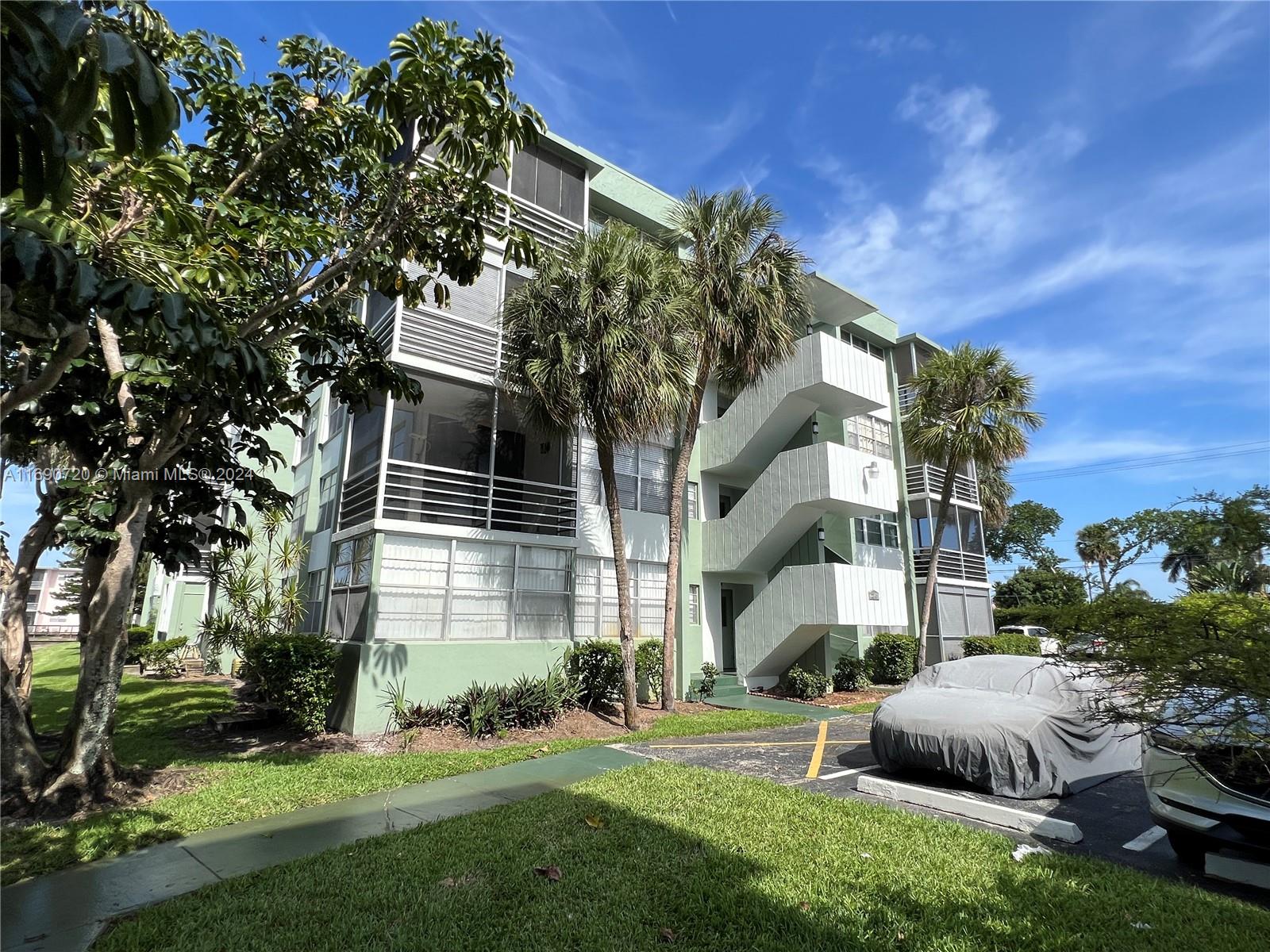 2741 Taft St #401, Hollywood, Florida image 32