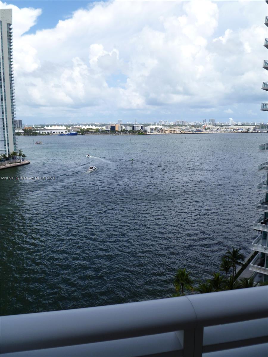 Great opportunity to lease a unit in Line 08 at The Carbonell. Enjoy extraordinary water views from this corner 2/2 unit with top-of-the line appliances, marble floors and 24-hour valet and security. Minutes away from shopping, dining and nightlife of Brickell City Centre, Mary Brickell Village and the thriving Brickell Financial District. Building has two tennis courts, gym, pool, indoor playground, bicycle room and much more.