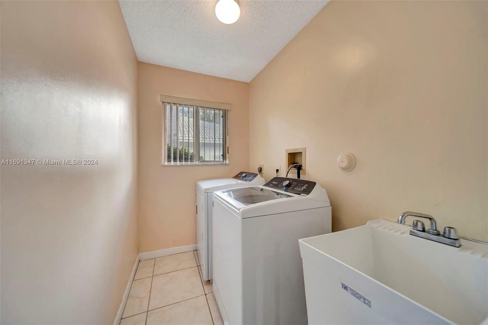 9861 NW 28th Pl, Coral Springs, Florida image 37