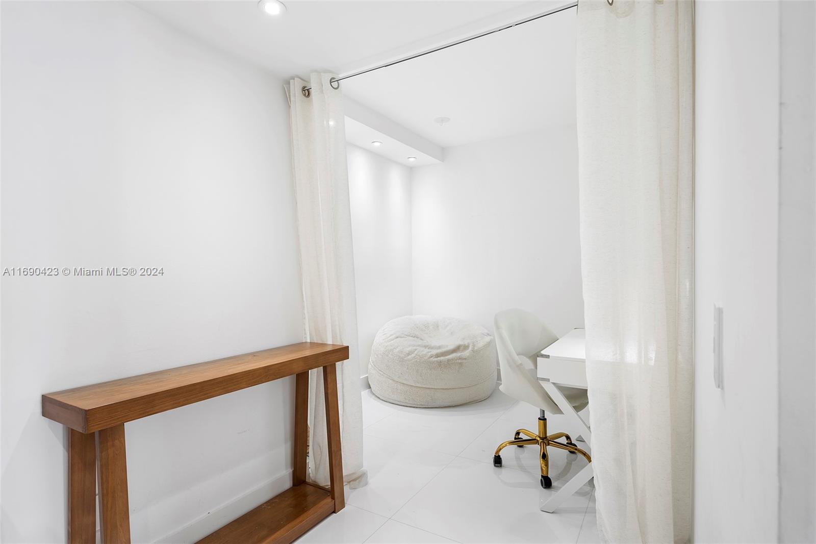 4779 Collins Ave #3608, Miami Beach FL 33140