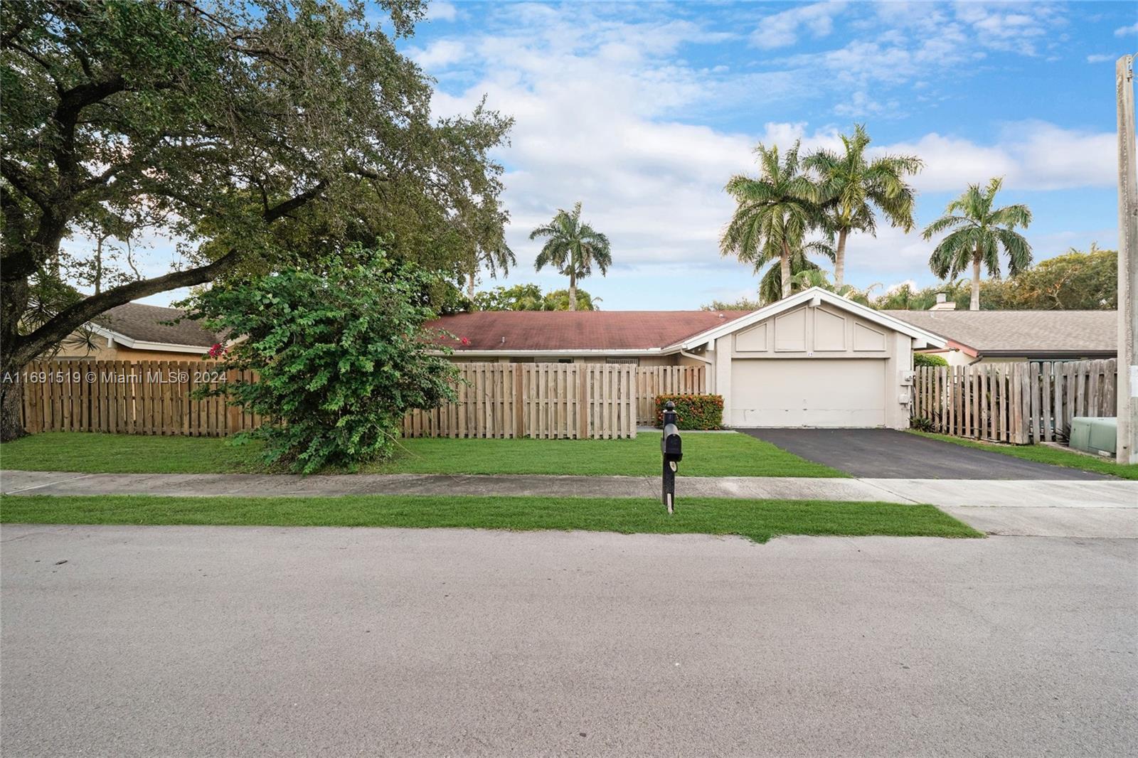 24 Forest Cir, Cooper City, Florida image 1